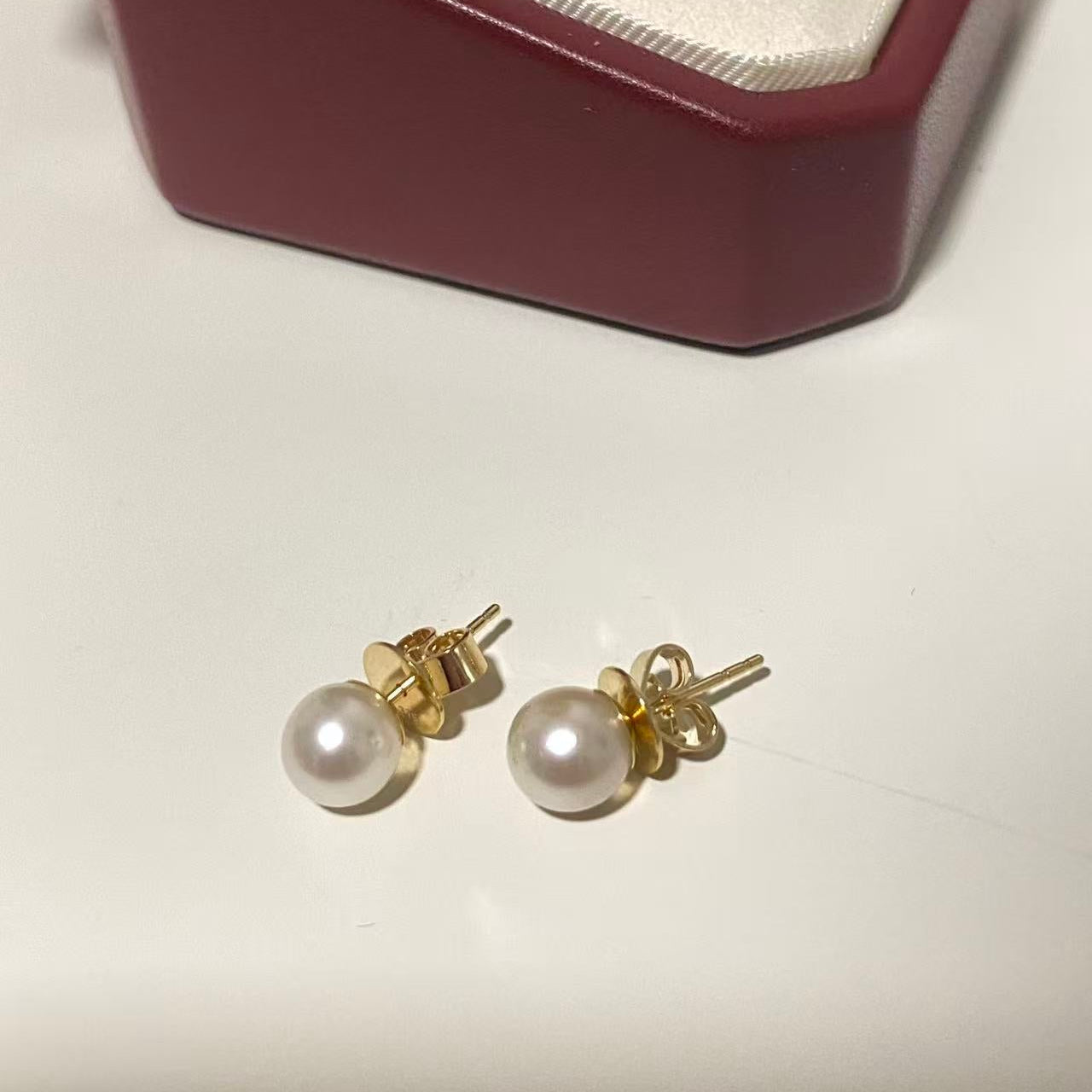 9K Yellow Gold Small Australian White Pearl Stud Earrings SE9KYG7000