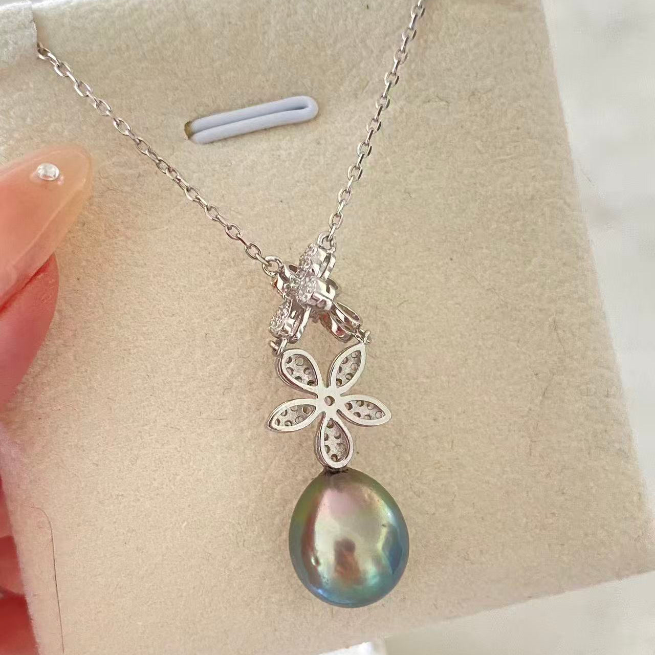 11-13mm Triple-Flower Tahitian Pearl Necklace TNS1113