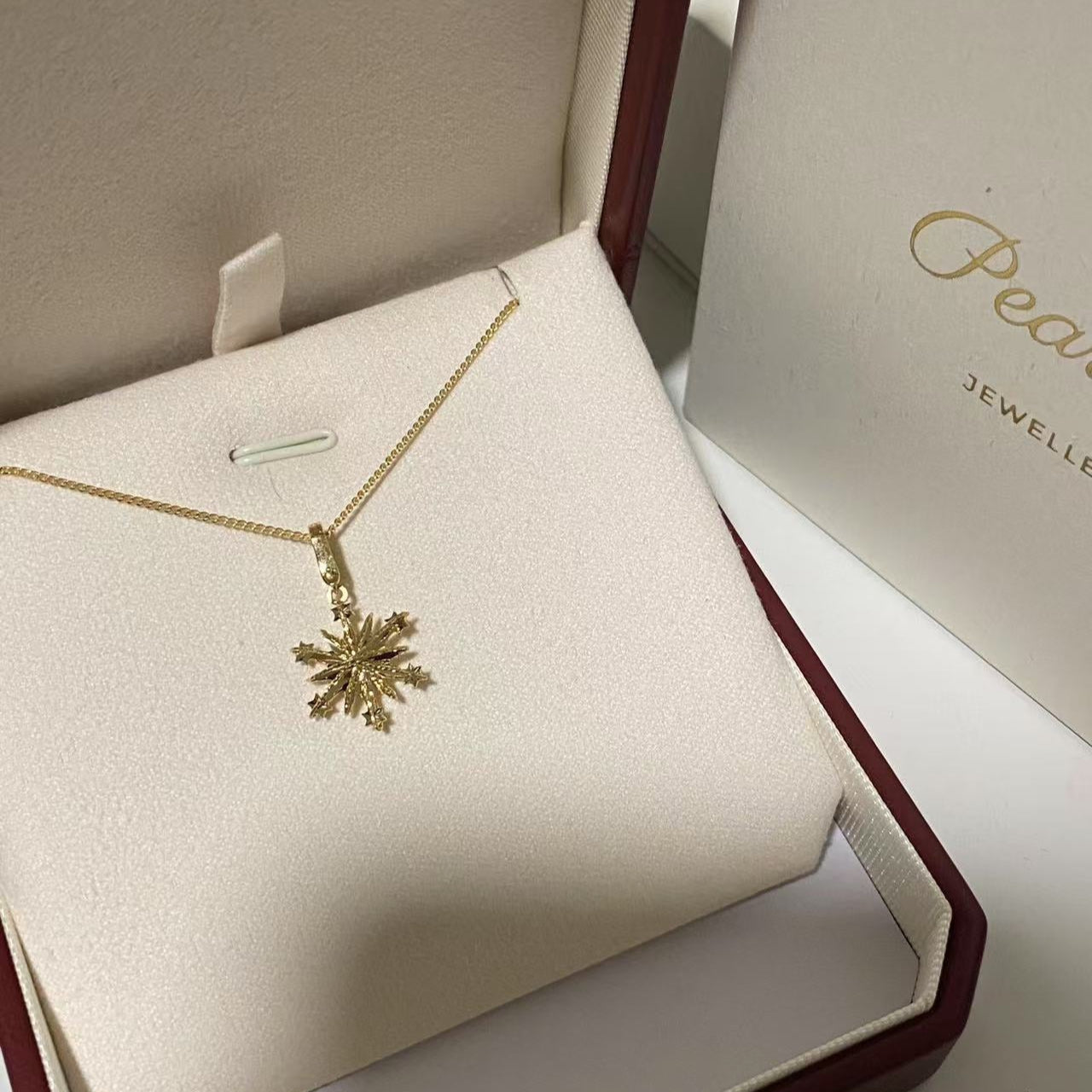 18K Yellow Gold Dazzling Snowflake Necklace