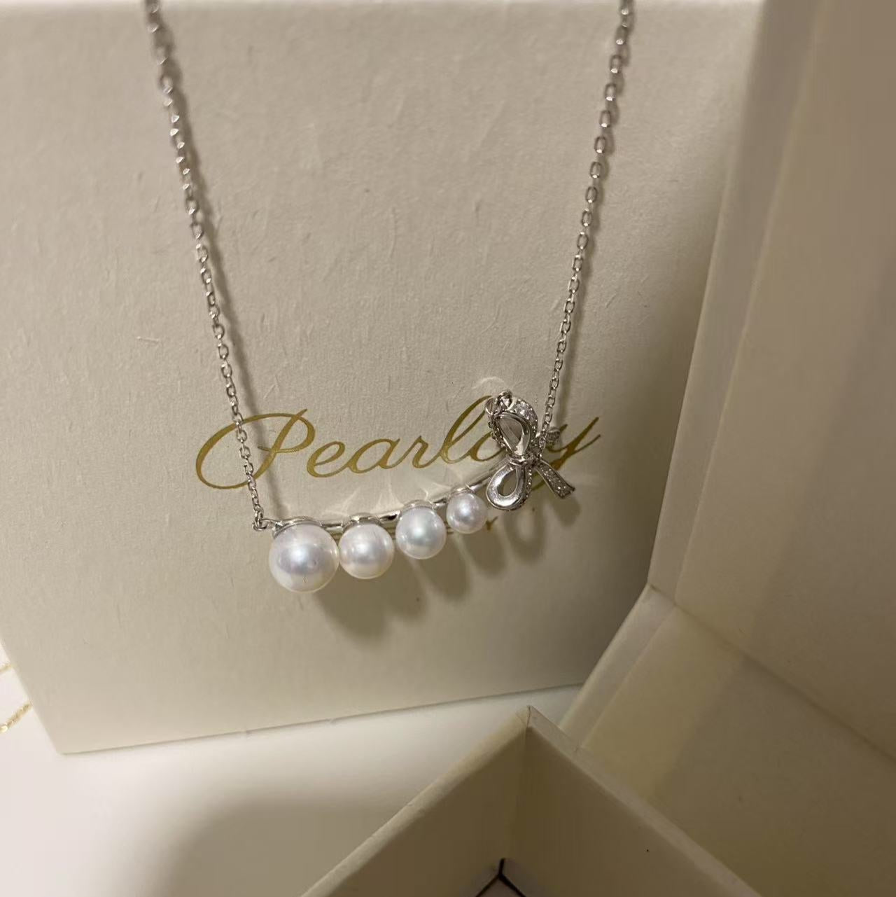 (Pre-order) Bow Aurora Freshwater Pearl Necklace FNS4800