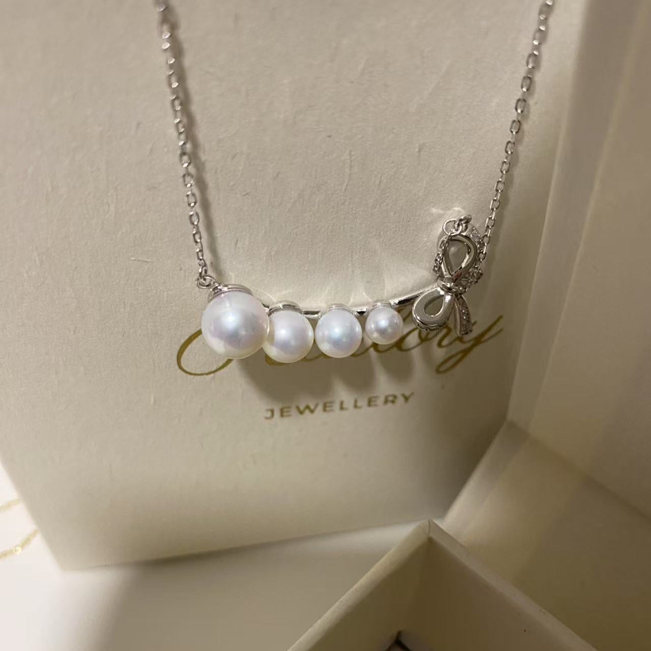 (Pre-order) Bow Aurora Freshwater Pearl Necklace FNS4800