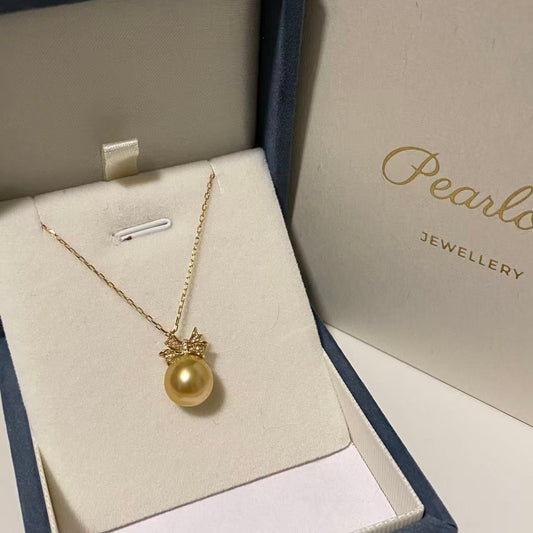 10-11mm Elegant Bow South Sea Golden Pearl Necklace SGN18K1011