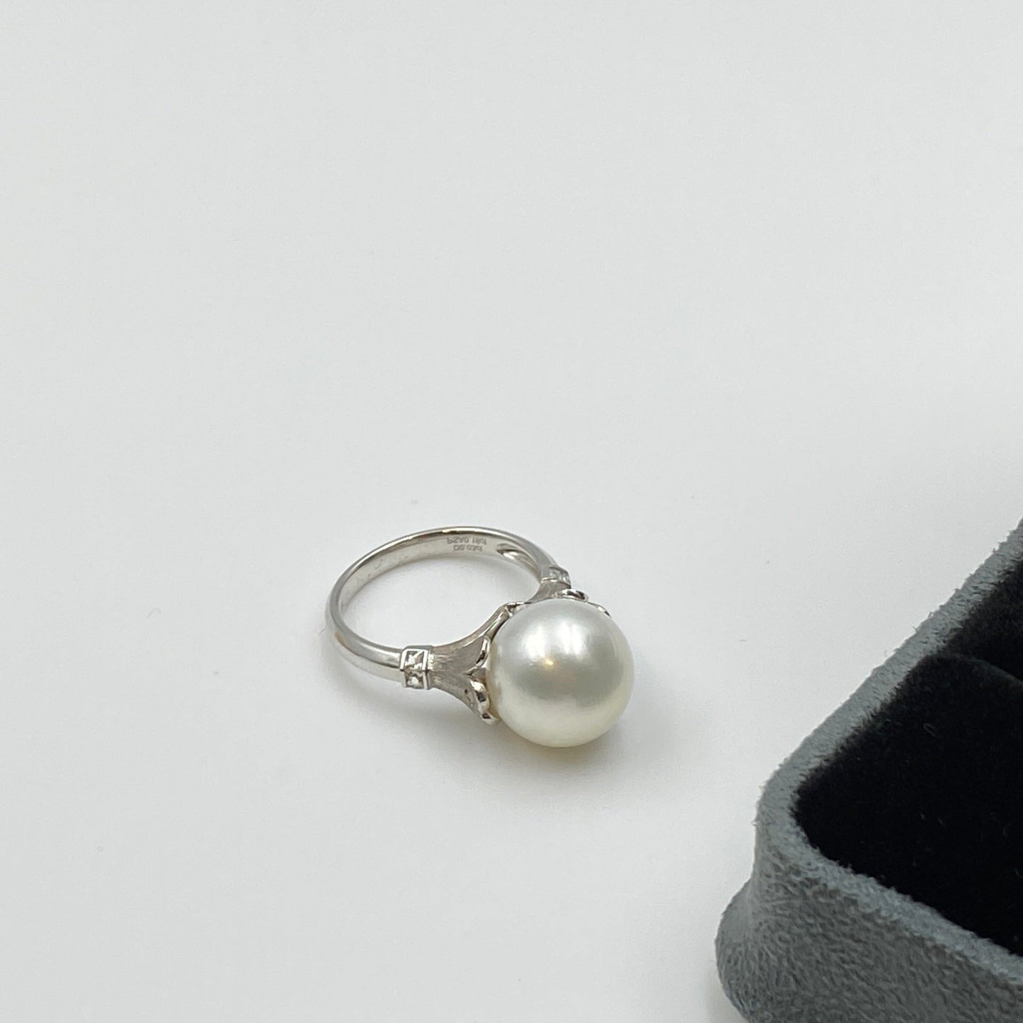 Classic Australian South Sea Pearl Ring PESR18K1213