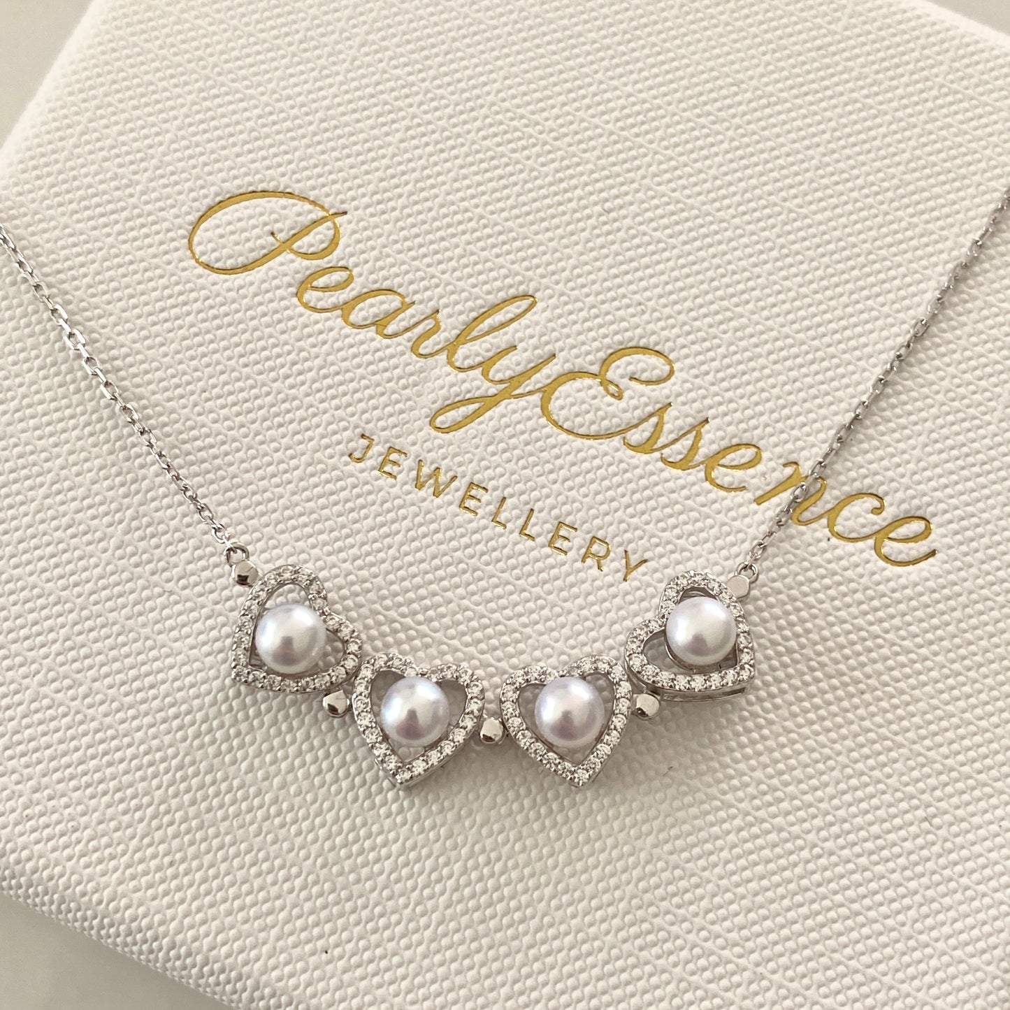 (Pre-order) Aurora Clover Freshwater Pearl Necklace FNS0500