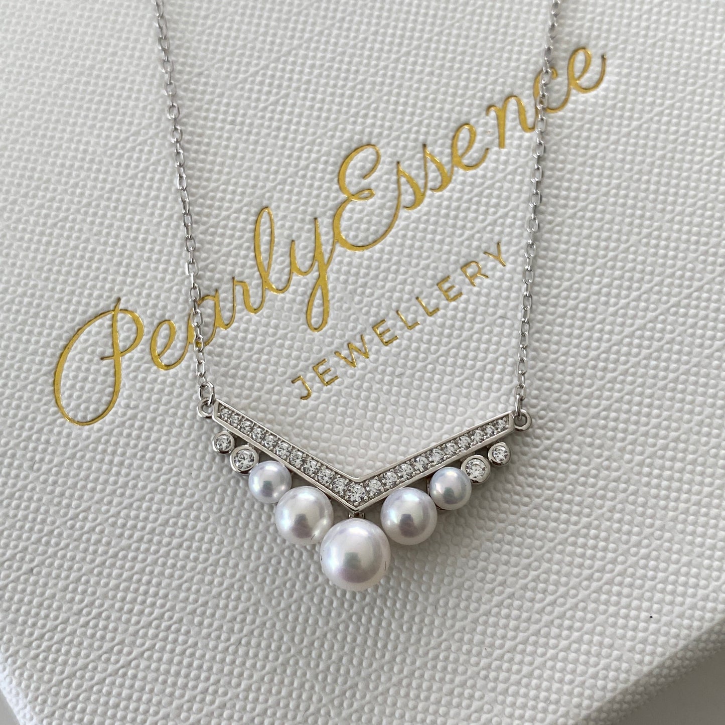 (Pre-order) 4.5-6mm V-Shaped Aurora Freshwater Pearl Necklace
