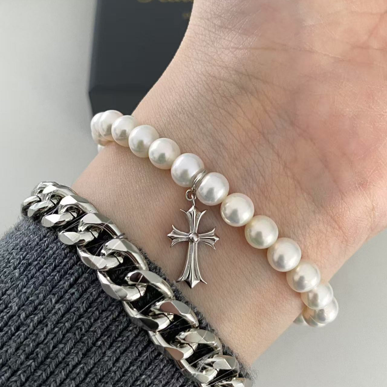 (Pre-order) Cross Freshwater Pearl Bracelet SBS0670