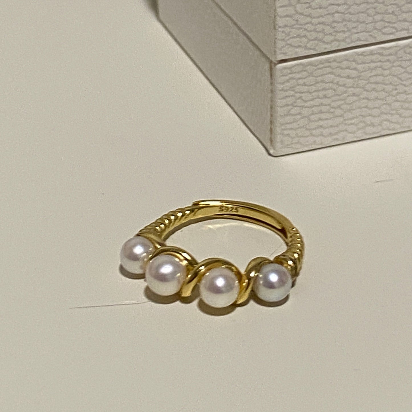 Multi-Pearl Twisted Band Ring FRSG0455