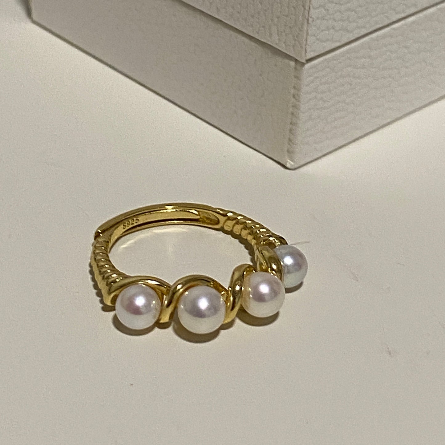 Multi-Pearl Twisted Band Ring FRSG0455