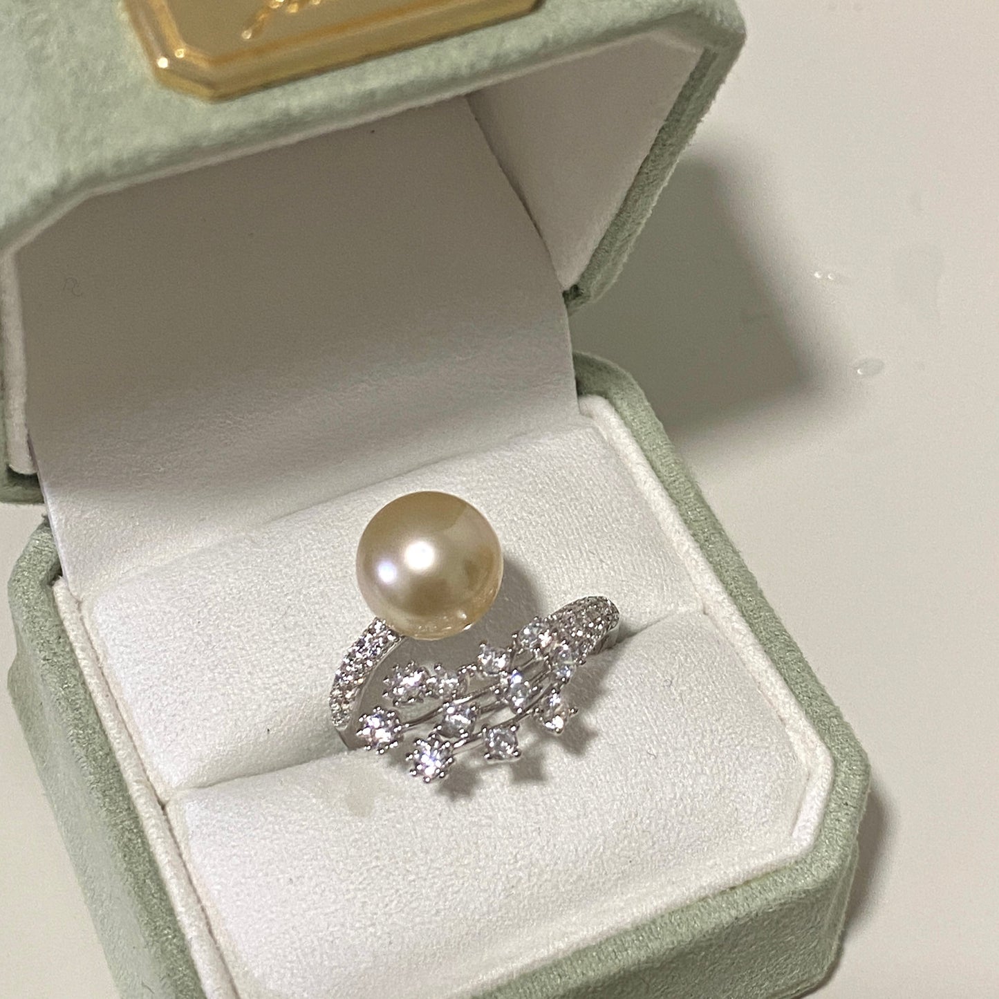 (Pre-order) Brilliant Fireworks South Sea Gold Pearl Ring SGRS1050