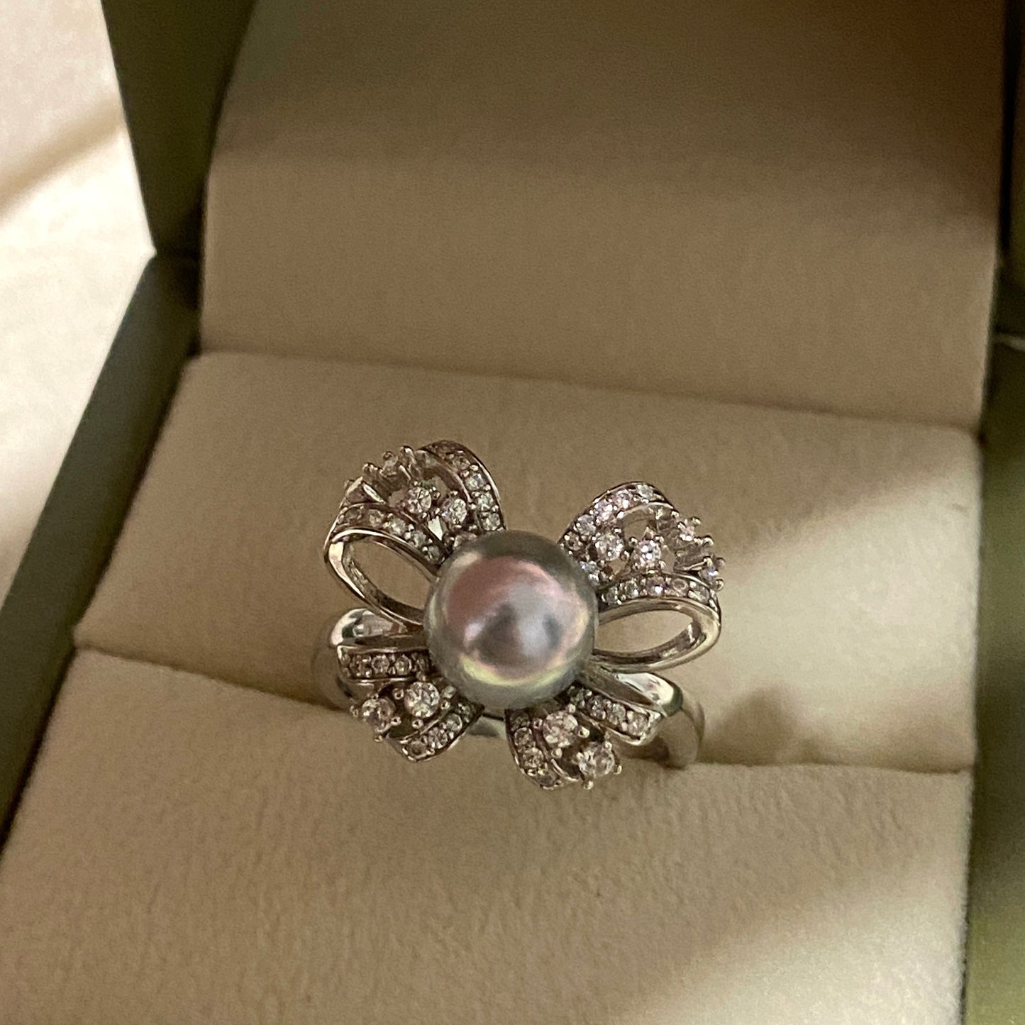 (Pre-order) 8.5mm Bow-knot Akoya Gray Pearl Ring ARS8500