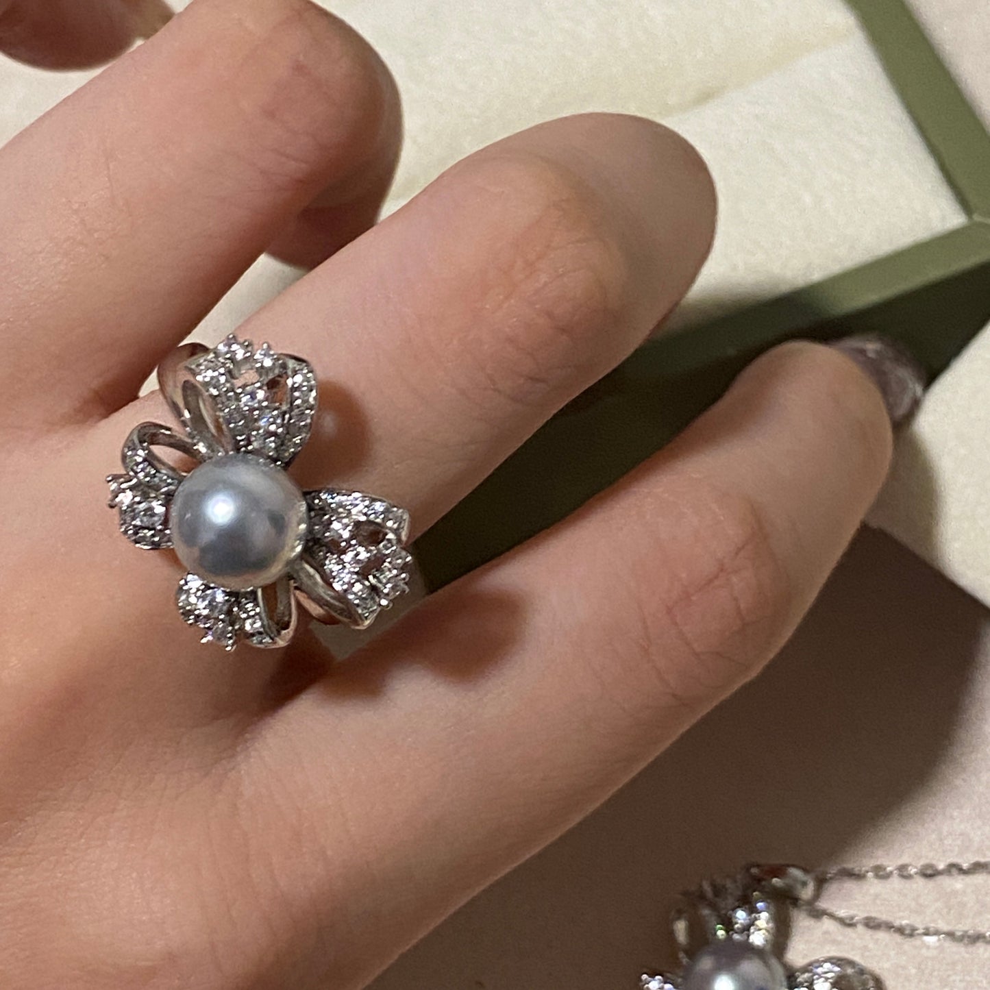 (Pre-order) 8.5mm Bow-knot Akoya Gray Pearl Ring ARS8500