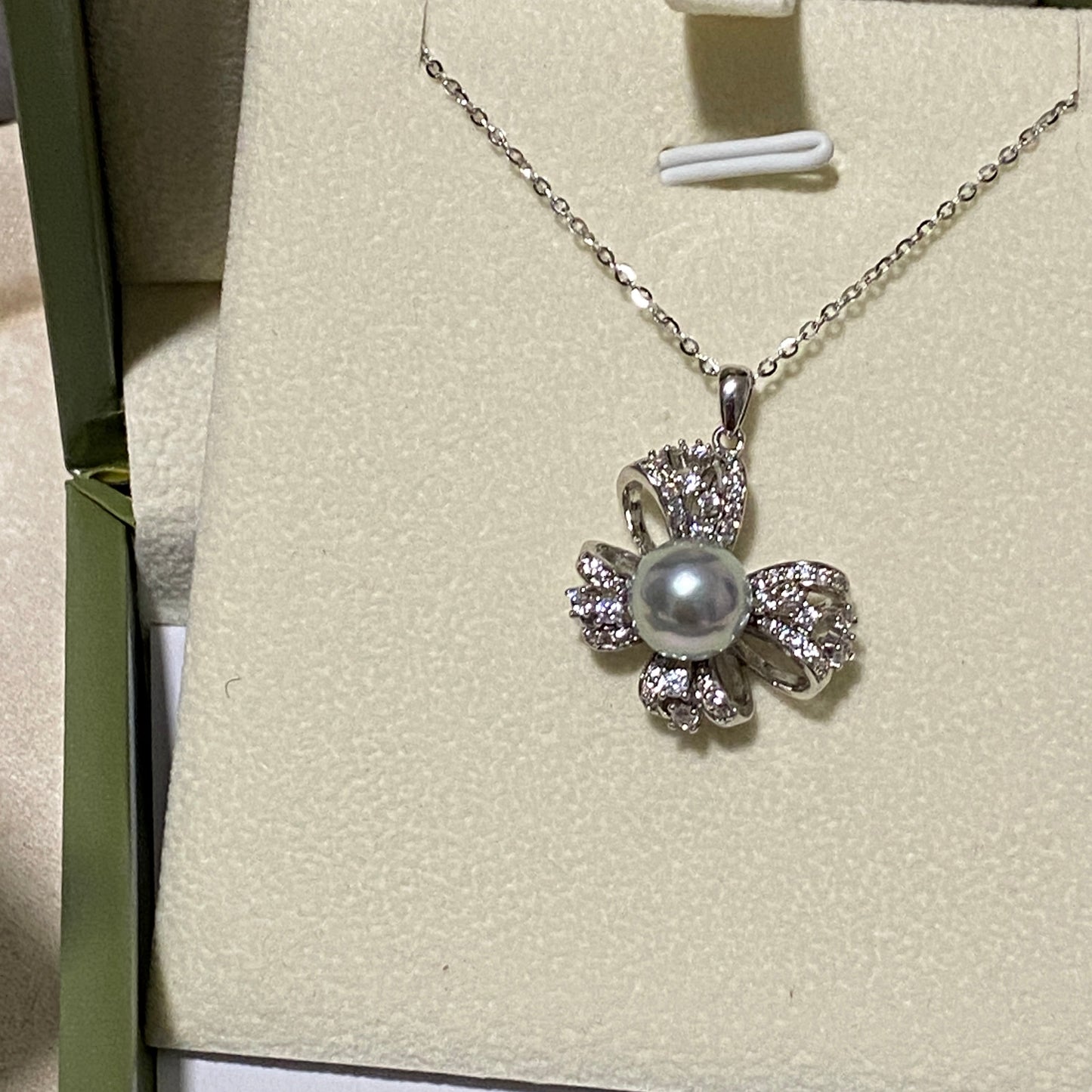 (Pre-order) 8.5mm Bow-knot Akoya Gray Pearl Necklace ANS0085