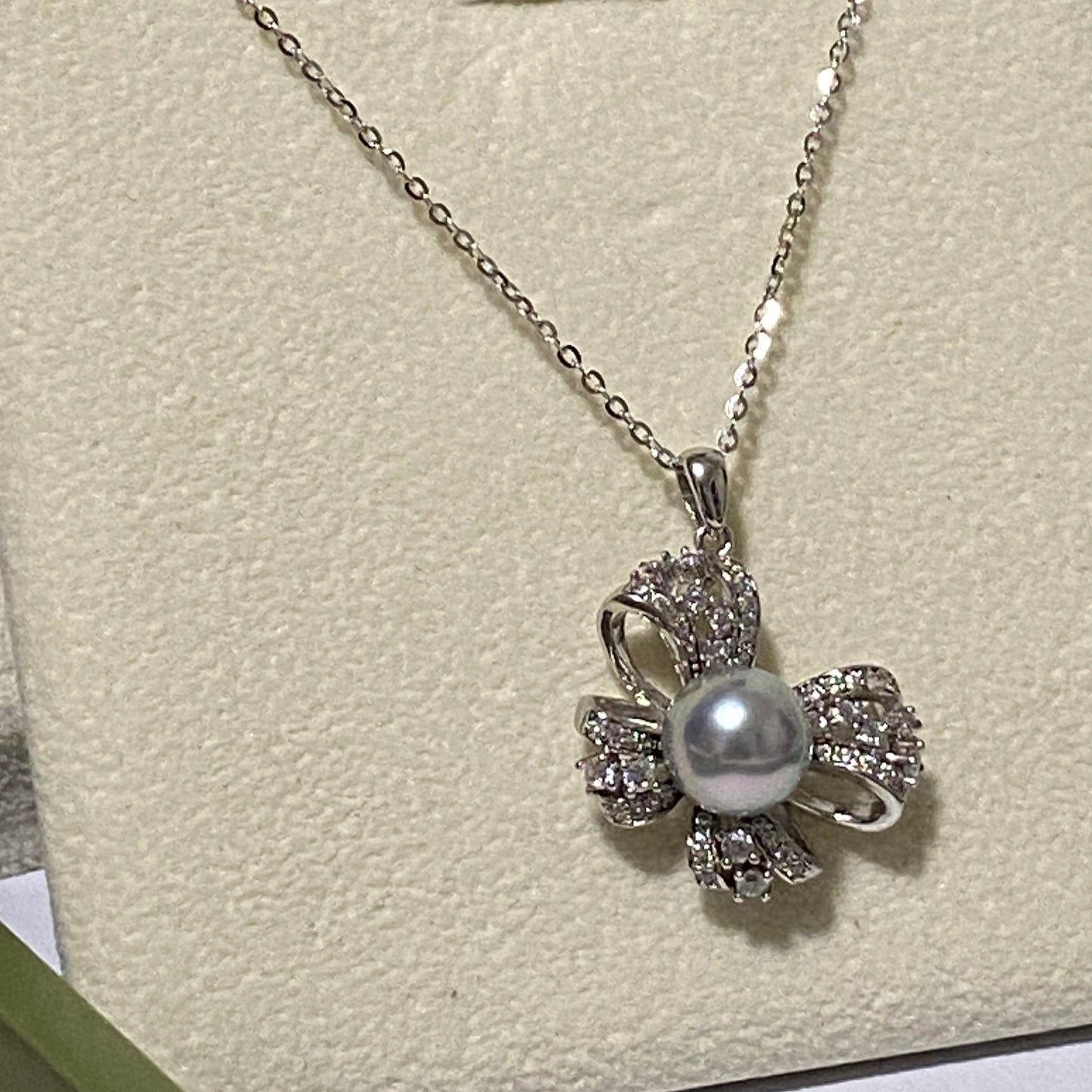 (Pre-order) 8.5mm Bow-knot Akoya Gray Pearl Necklace ANS0085