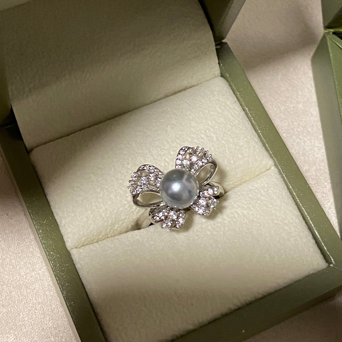 (Pre-order) 8.5mm Bow-knot Akoya Gray Pearl Sets APPS001