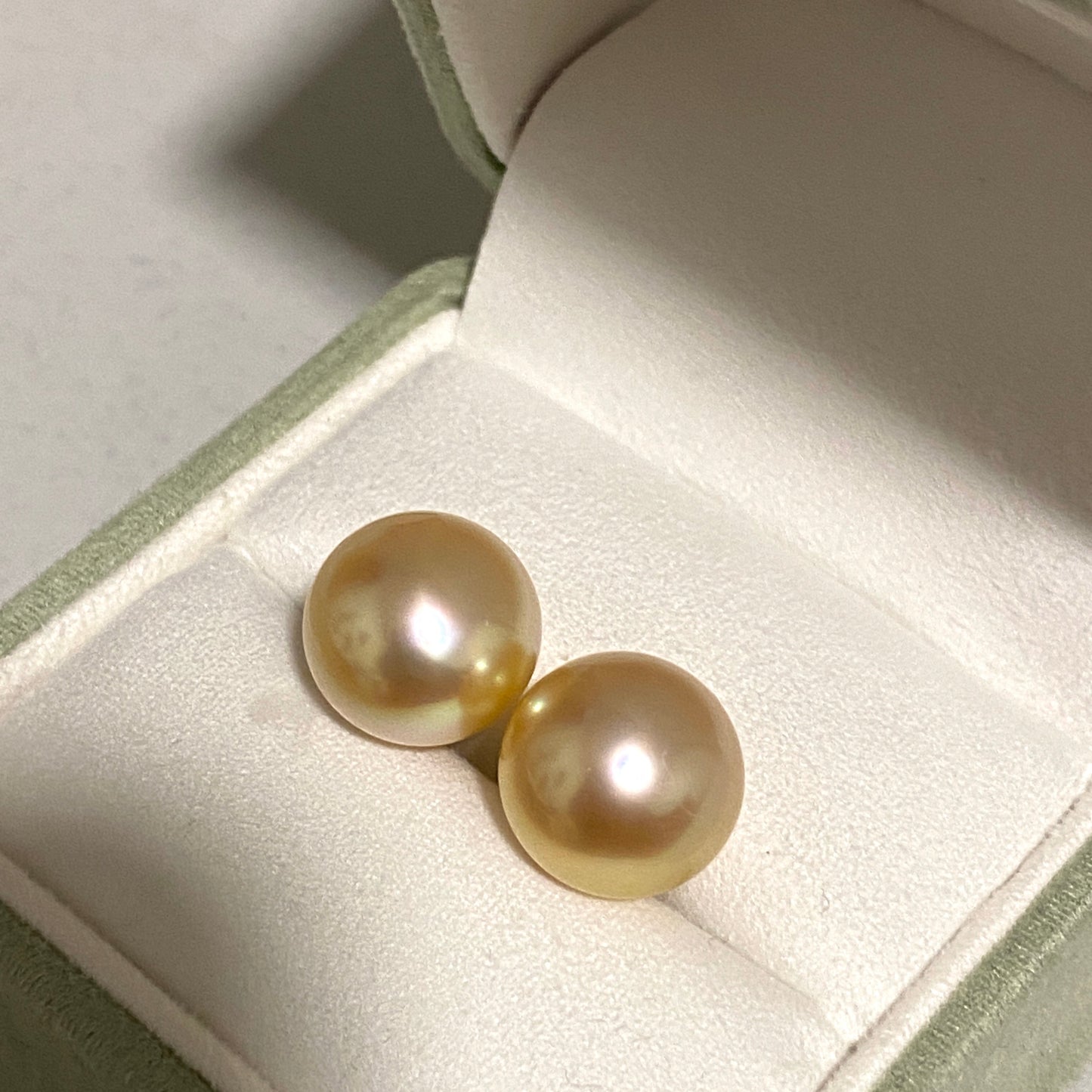 18K Golden South Sea Pearl Stud Earrings GSE18K1112
