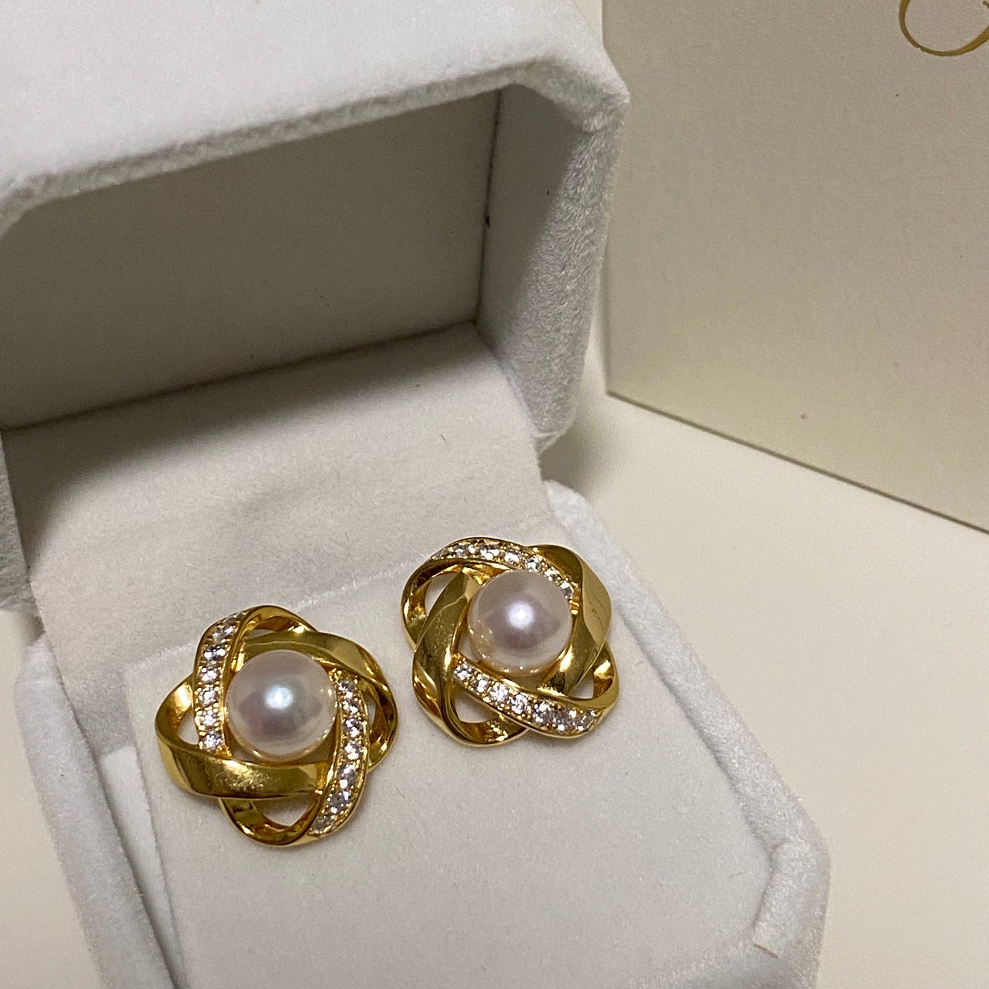 (Pre-order) 7.5-8mm Ribbon Akoya Pearl Earrings AESG7980