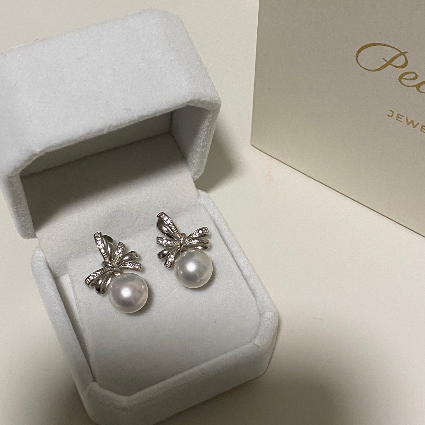 (Pre-order) 9-9.5mm Bow Australian South Sea Pearl Earrings