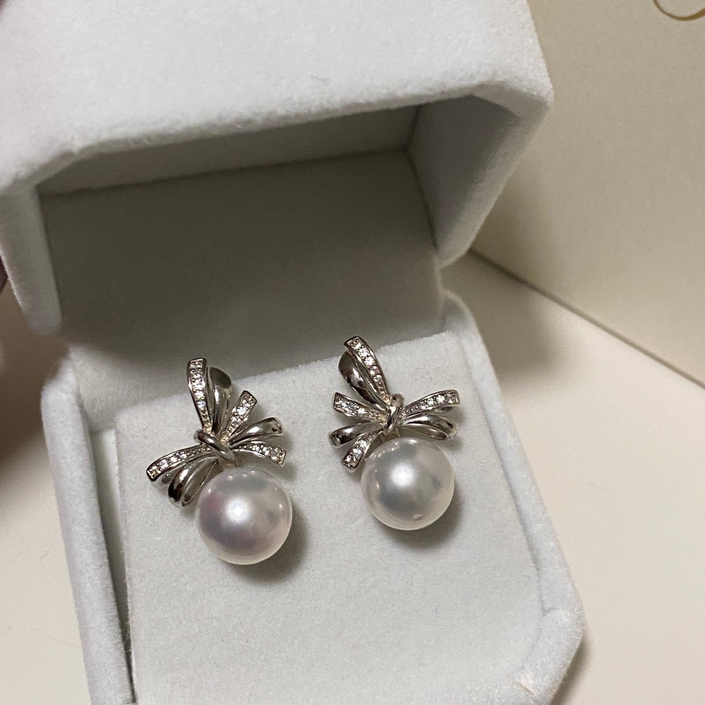 (Pre-order) 9-9.5mm Bow Australian South Sea Pearl Earrings