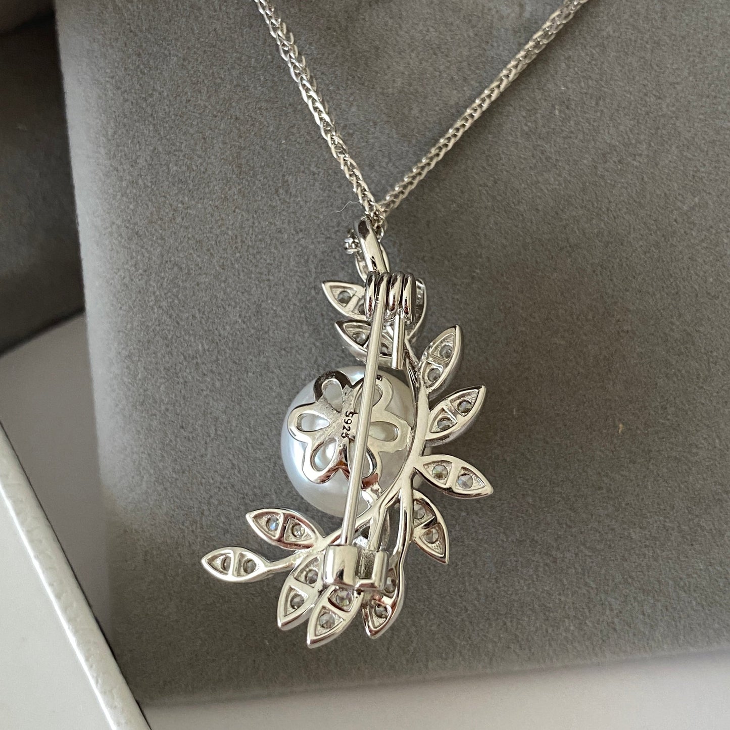 (Pre-order) Two-piece leaf-shaped Australian South Sea Pearl Necklace & Brooch SNBS1200