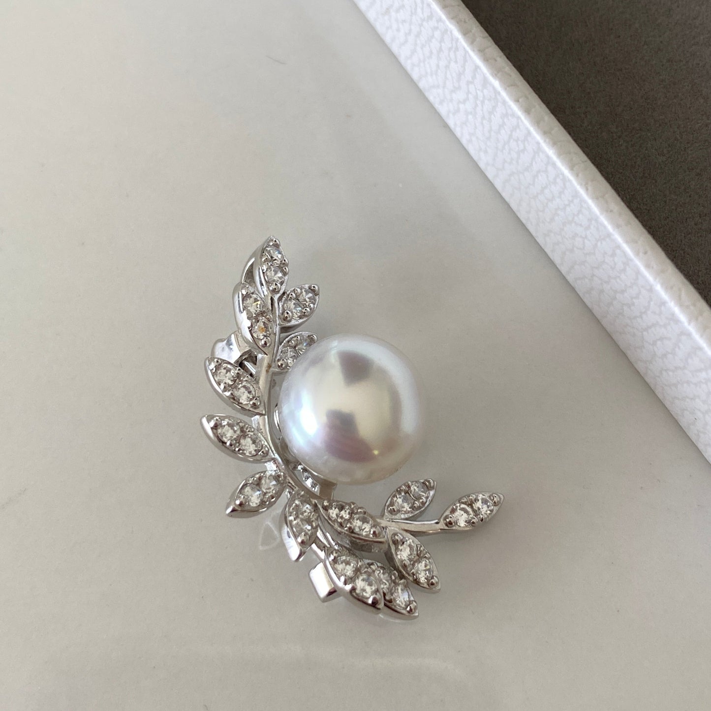 (Pre-order) Two-piece leaf-shaped Australian South Sea Pearl Necklace & Brooch SNBS1200
