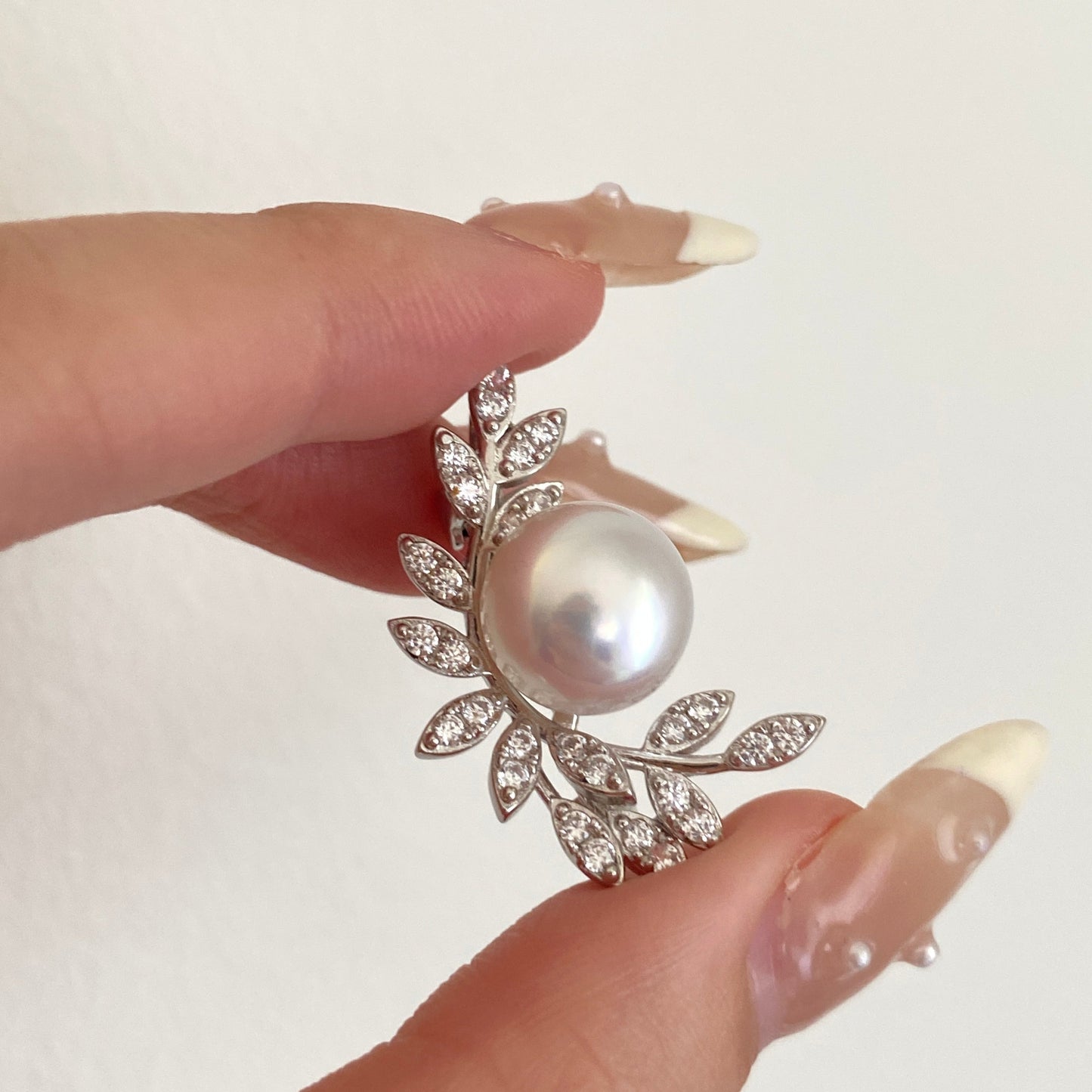 (Pre-order) Two-piece leaf-shaped Australian South Sea Pearl Necklace & Brooch SNBS1200