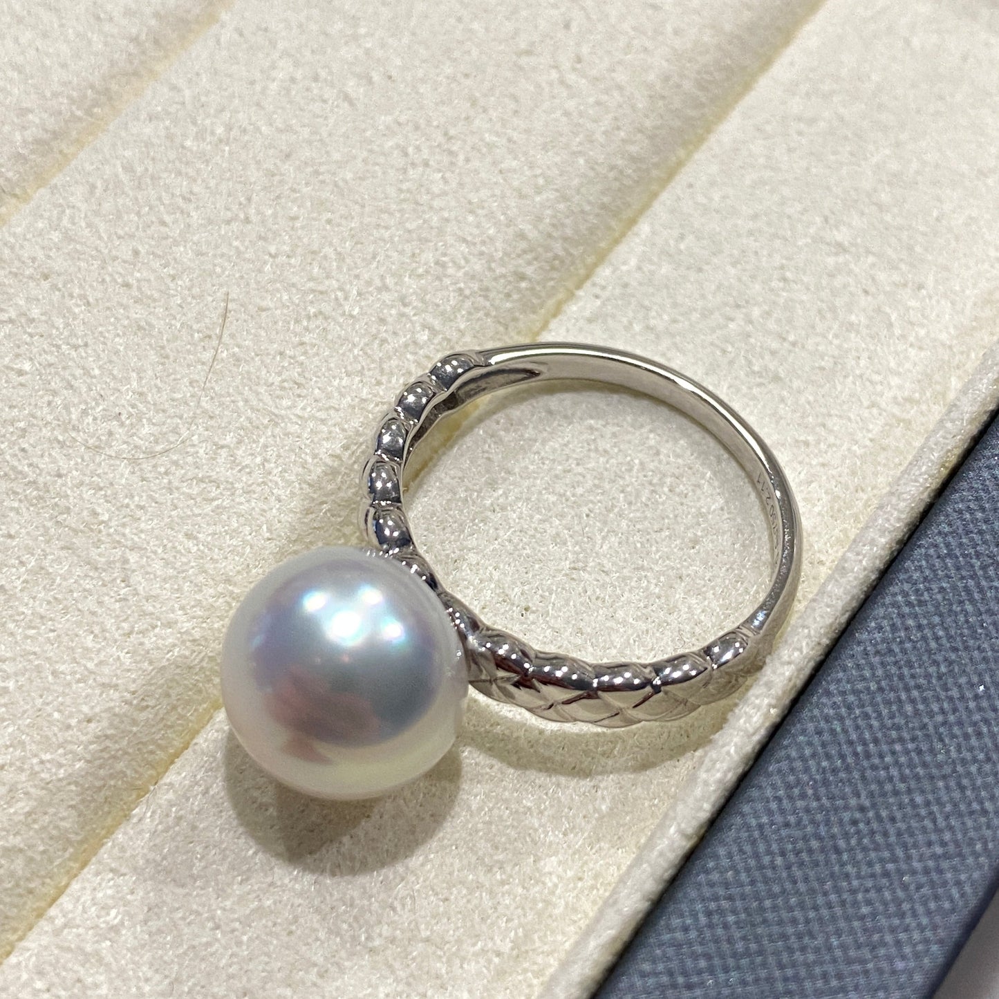 18K White Gold Classic Pattern Australian South Sea Pearl Ring PESR18K1011
