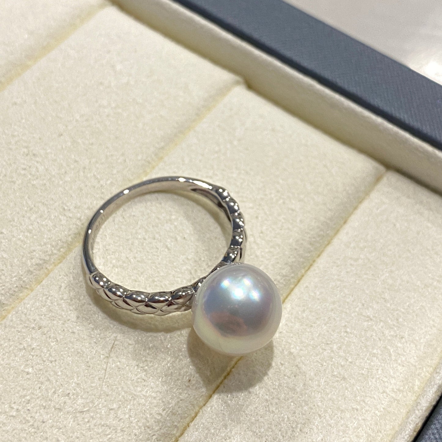 18K White Gold Classic Pattern Australian South Sea Pearl Ring PESR18K1011