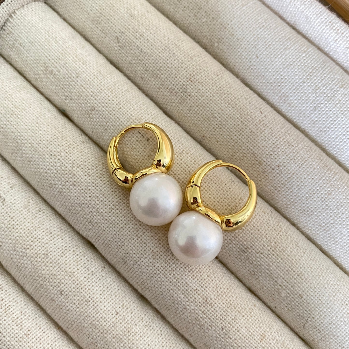 (Pre-order) 11.5-12mm Classic Style Freshwater Pearl Hoop Earrings FESG11512