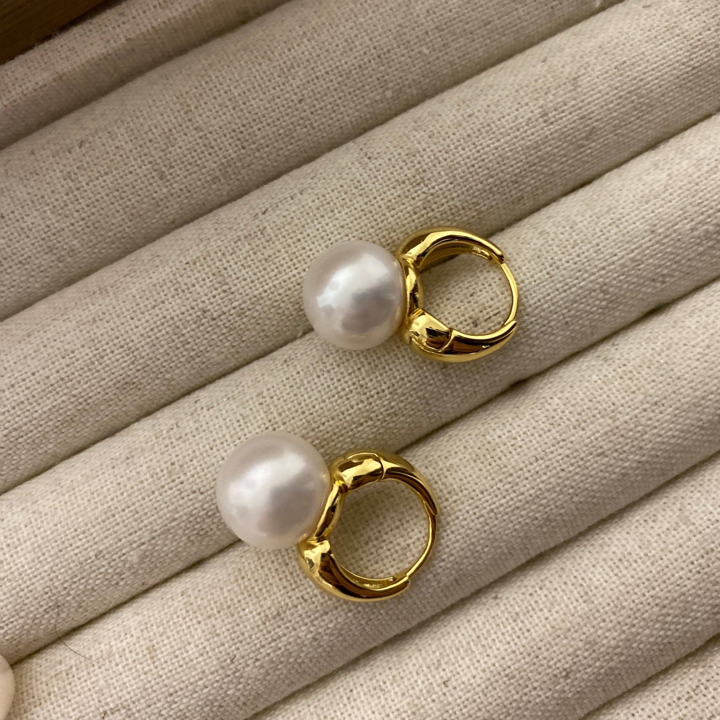 (Pre-order) 11.5-12mm Classic Style Freshwater Pearl Hoop Earrings FESG11512