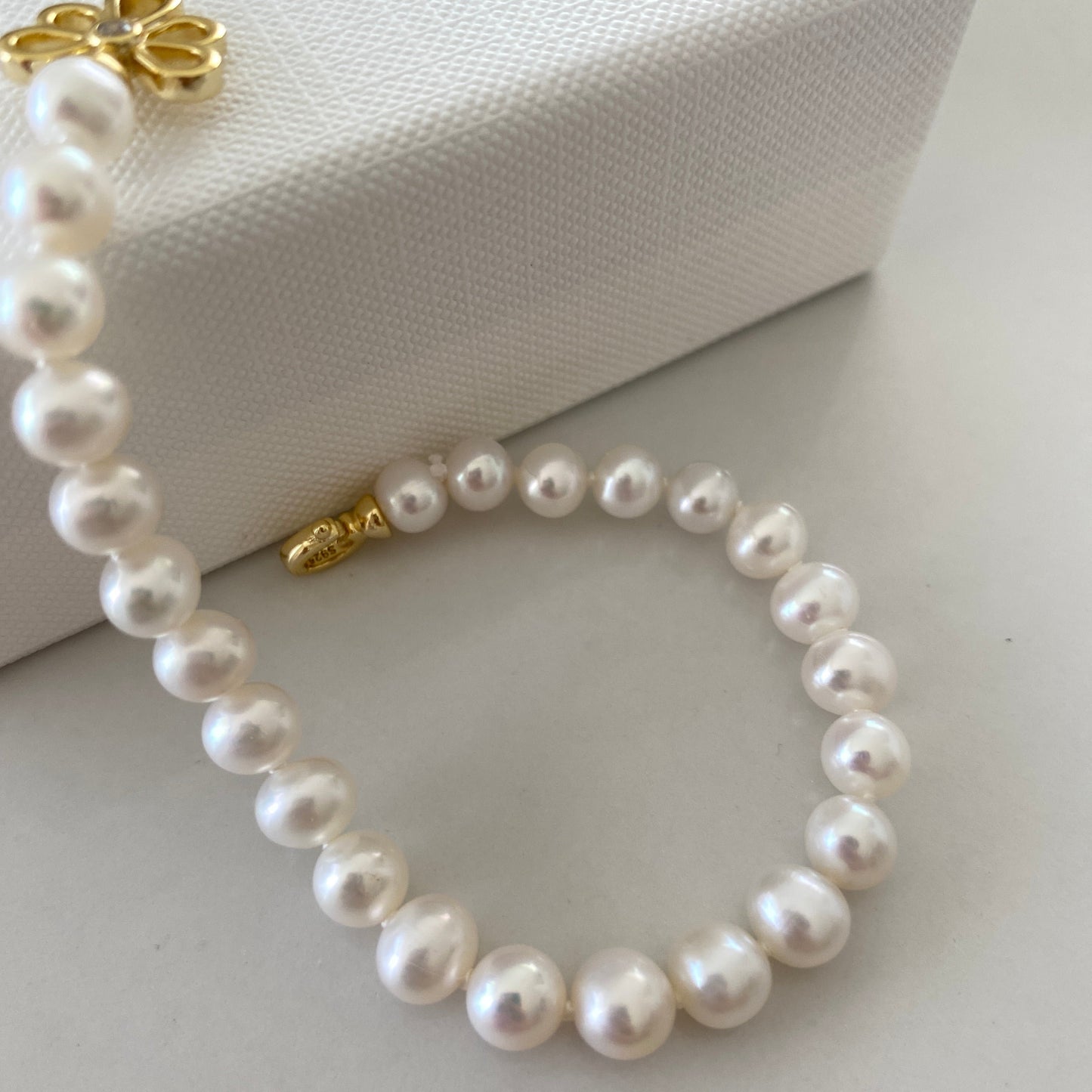 (Pre-order) 6-6.5mm Butterfly Flower Freshwater Pearl Bracelet - Gold FBSG6650