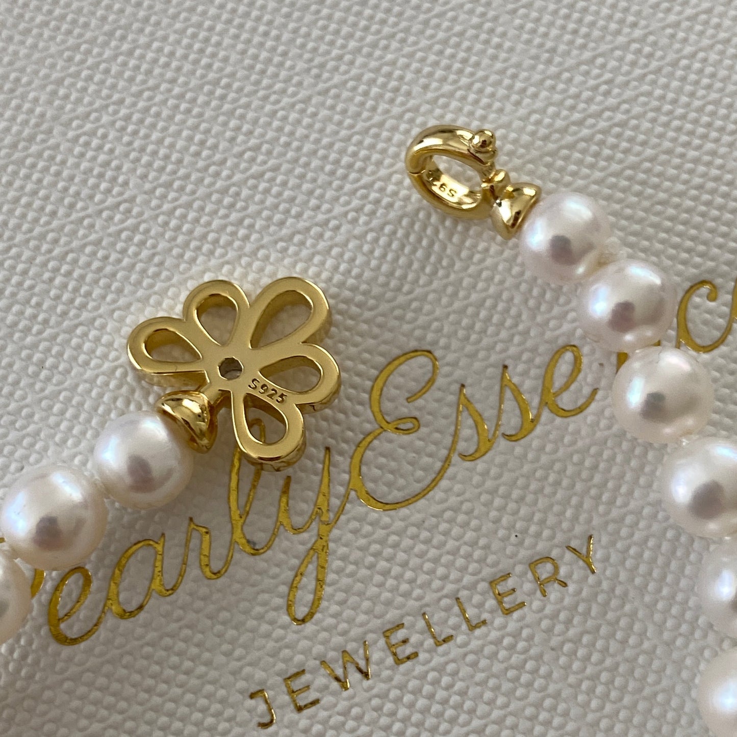 (Pre-order) 6-6.5mm Butterfly Flower Freshwater Pearl Bracelet - Gold FBSG6650