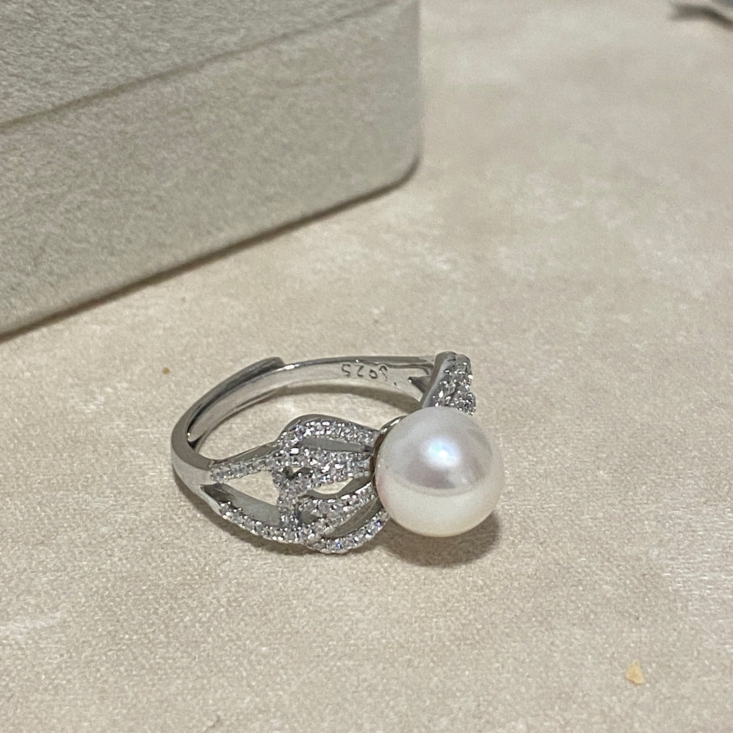 Bow Freshwater Pearl Ring FRS8500