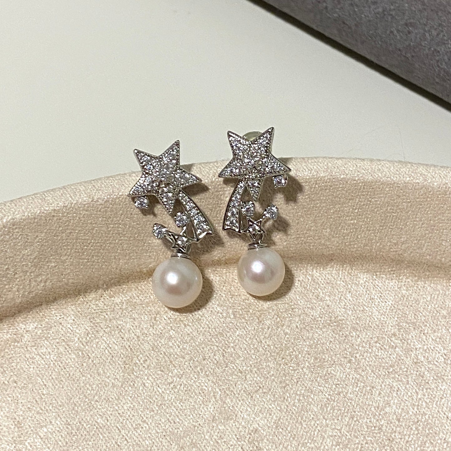 8mm Comet Freshwater Pearl Earrings