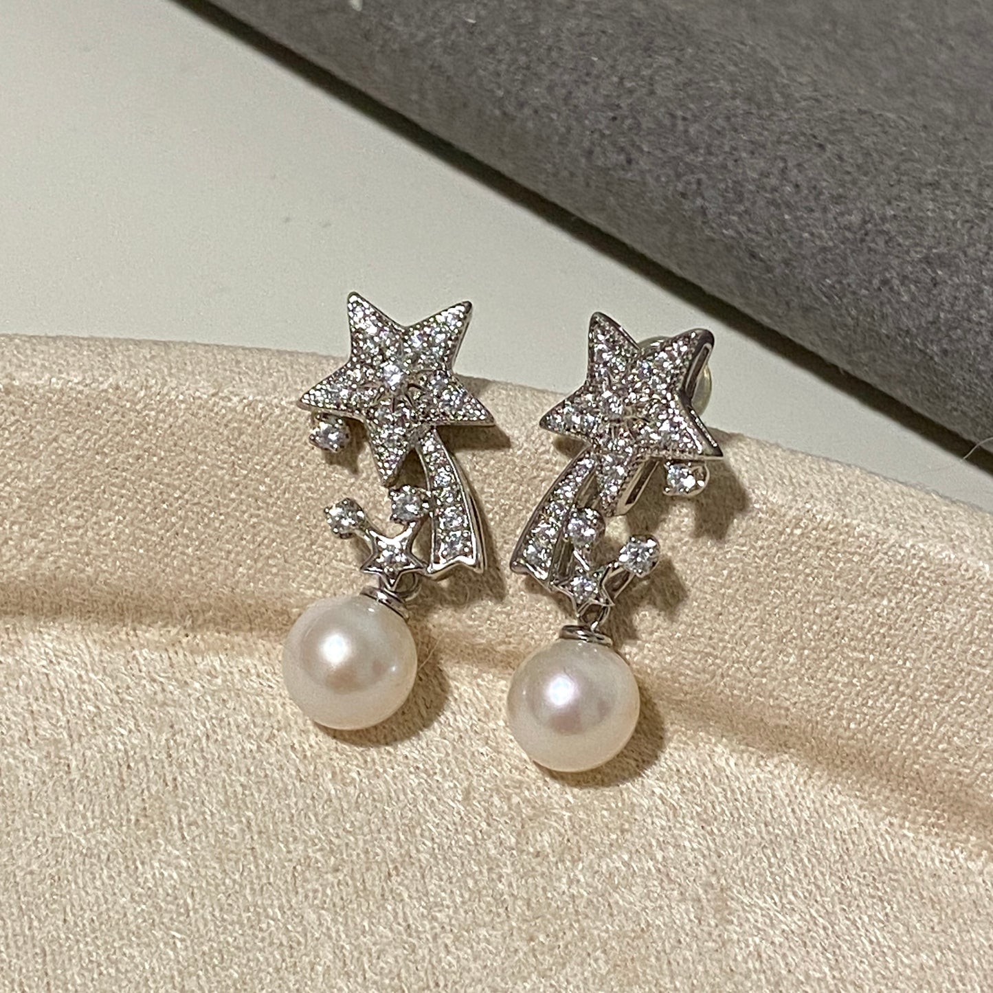 8mm Comet Freshwater Pearl Earrings