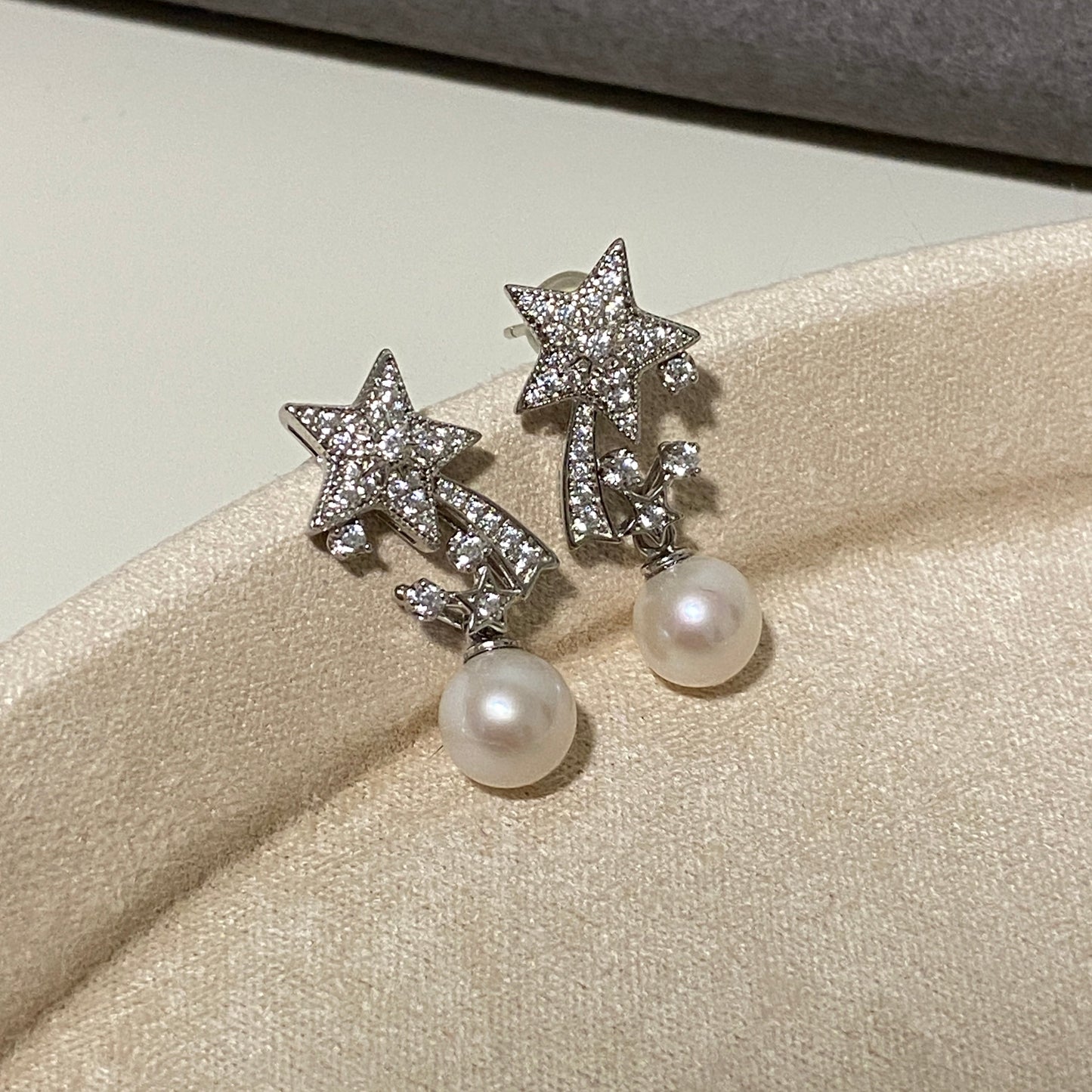 8mm Comet Freshwater Pearl Earrings