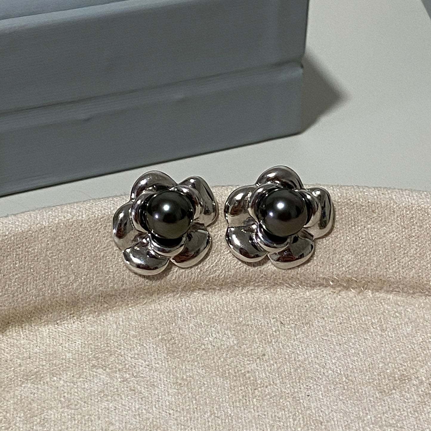 8mm Little Flower Tahitian Pearl Stud Earrings TES0800