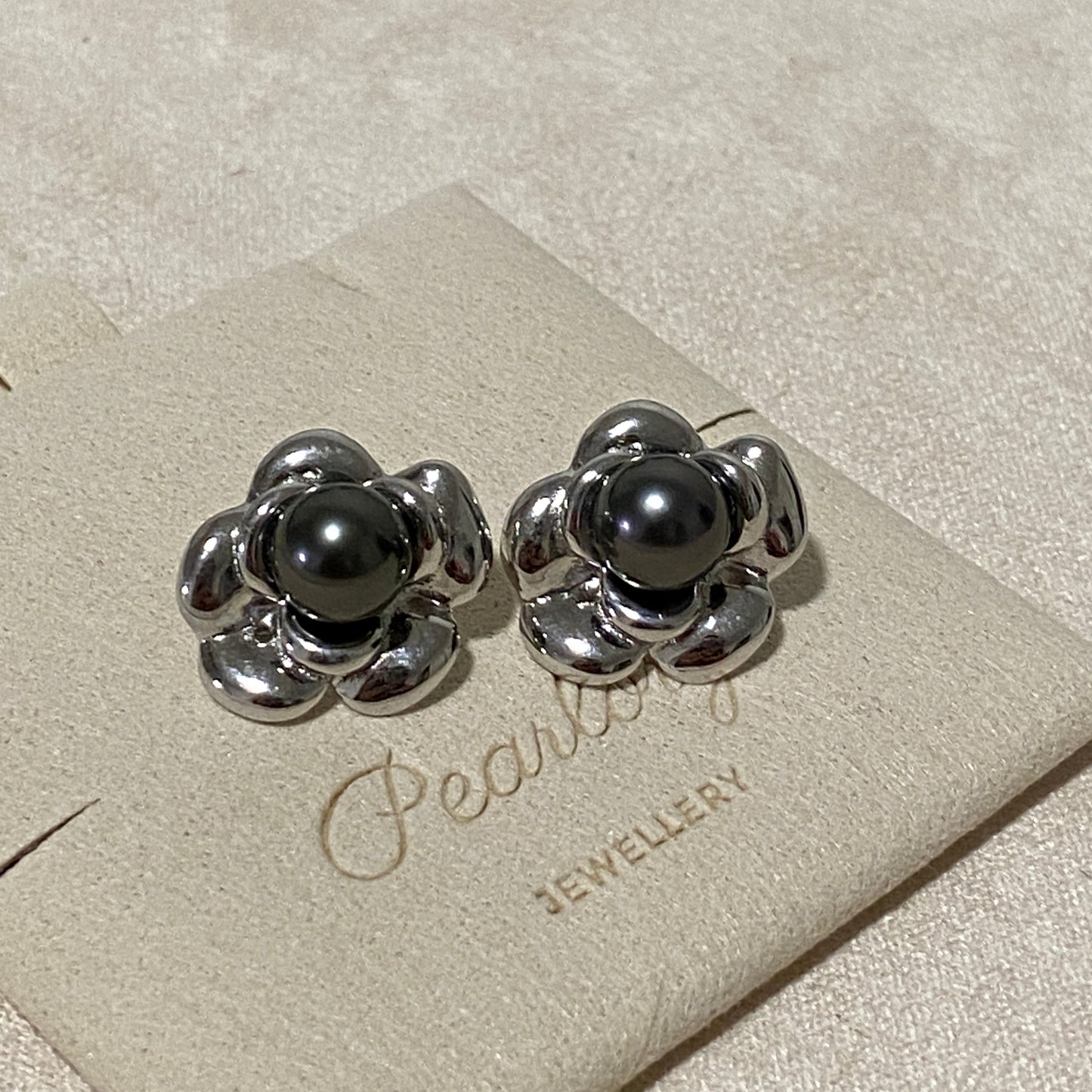 8mm Little Flower Tahitian Pearl Stud Earrings TES0800
