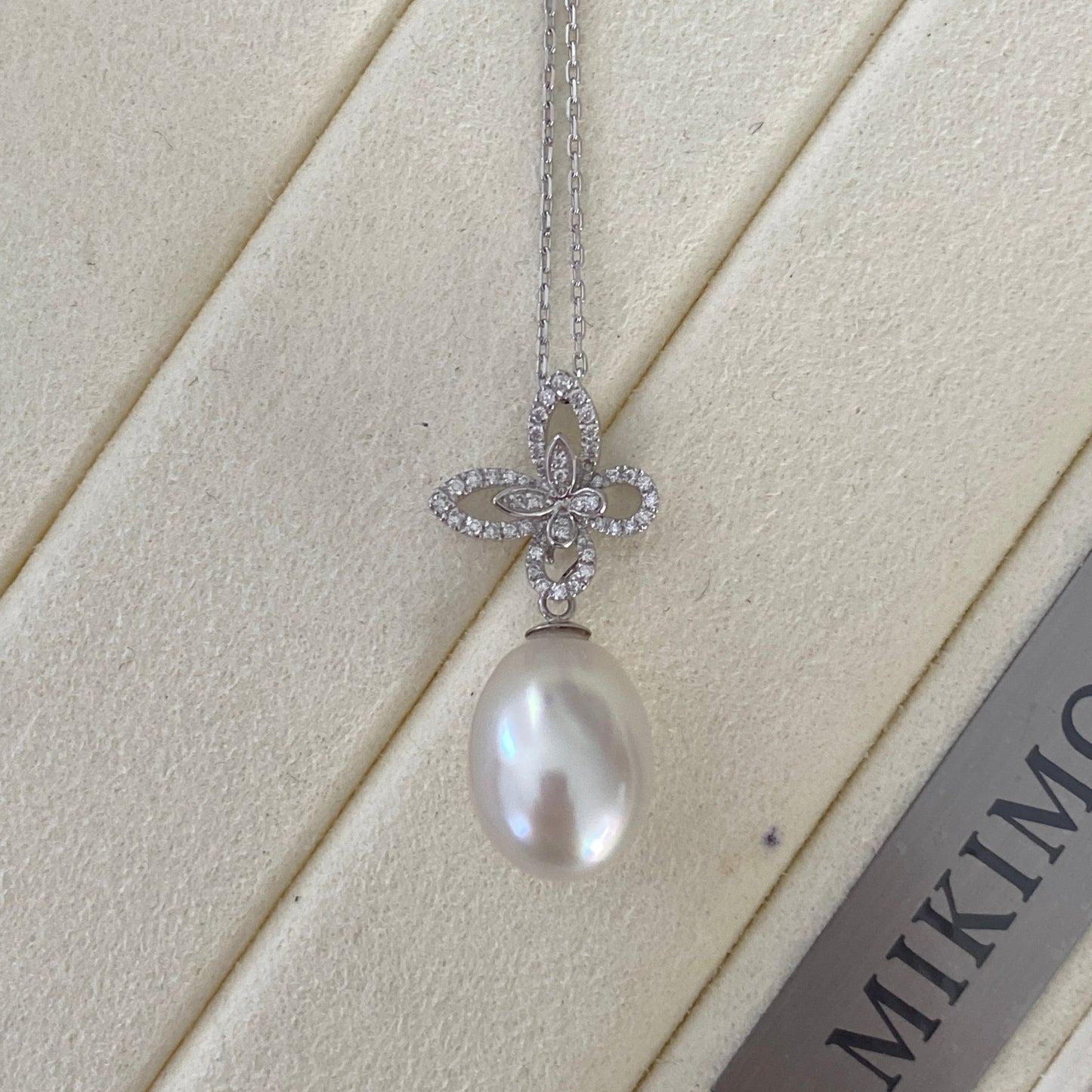 Butterfly Drop-shaped Australian South Sea Pearl Necklace PESN18KM1015