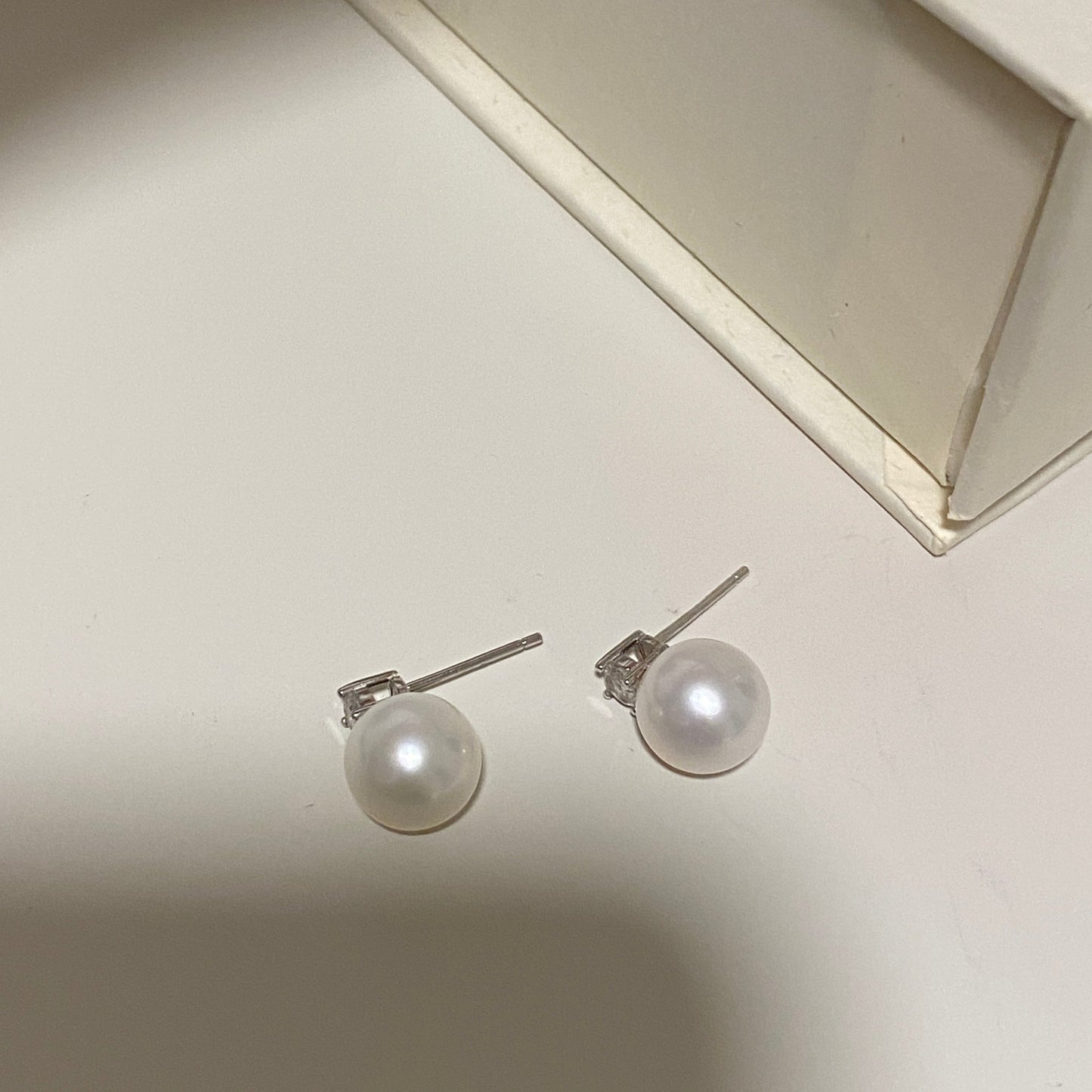 9mm Classic Freshwater Pearl Stud Earrings FES0900