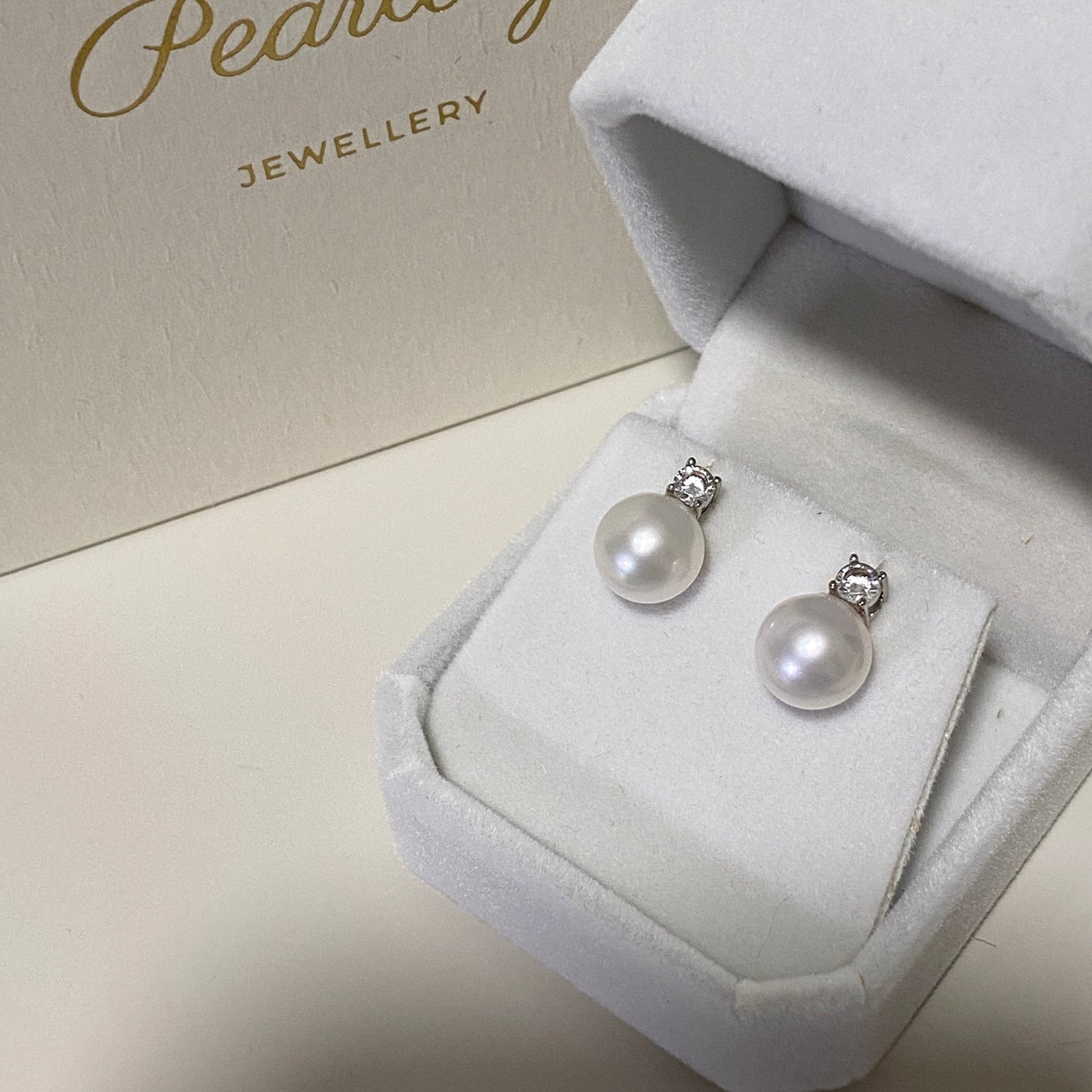 9mm Classic Freshwater Pearl Stud Earrings FES0900