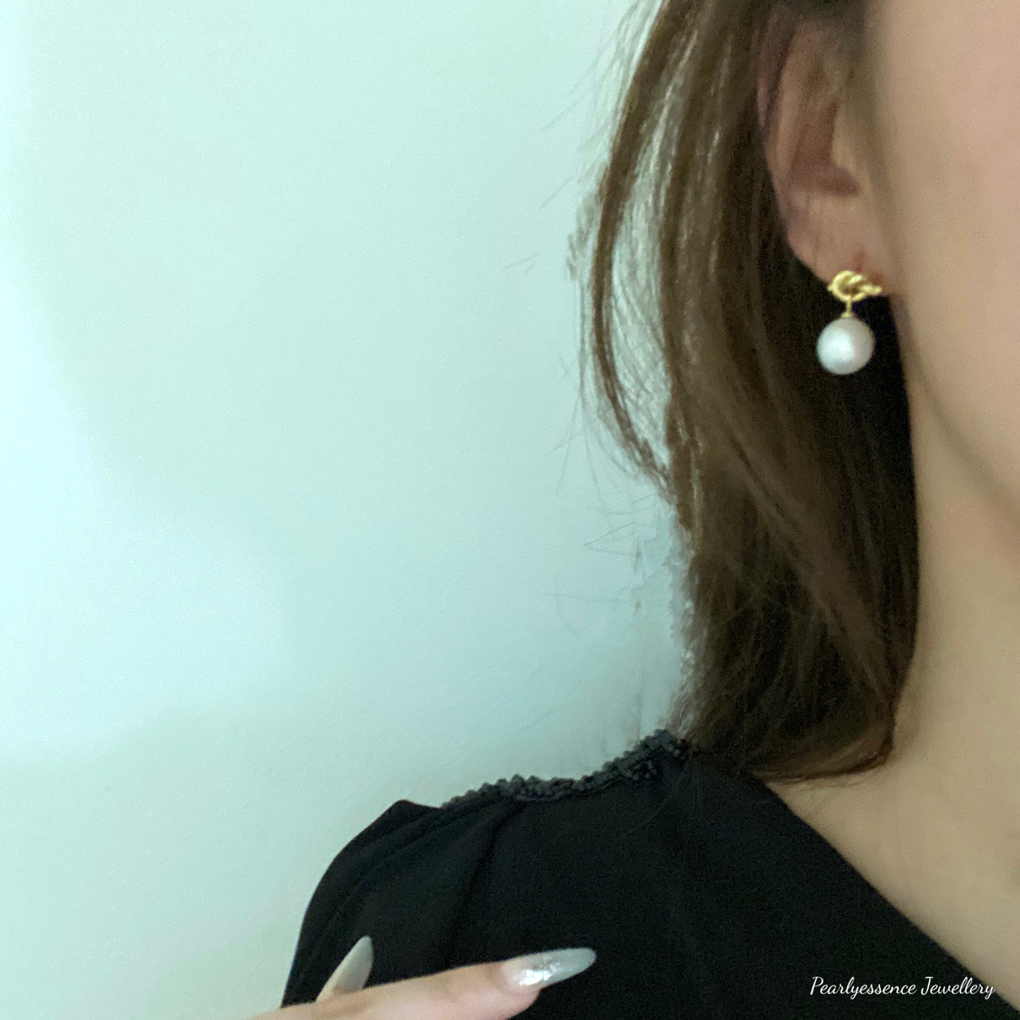 (Pre-order) Gold Bow Freshwater Pearl Earrings FESG1000