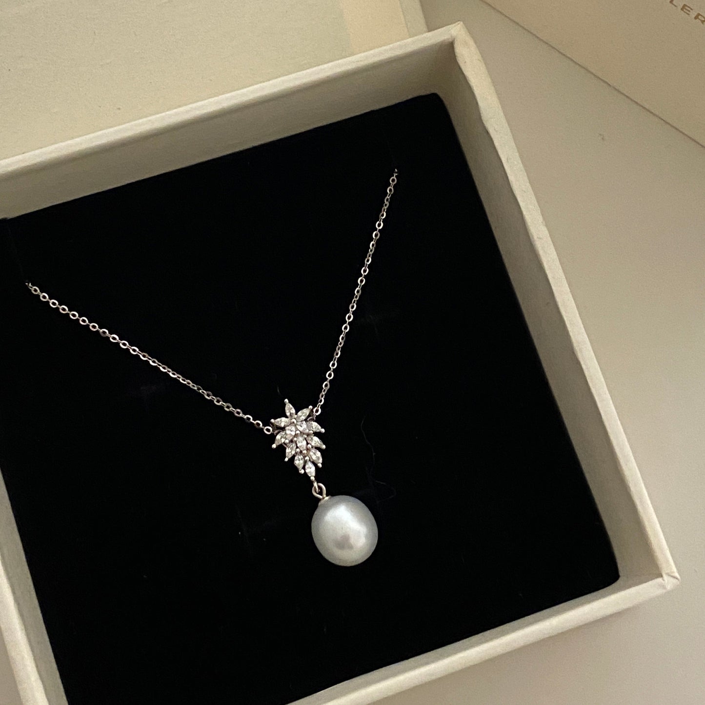 Coconut Leaf South Sea Pearl Necklace SNS1021