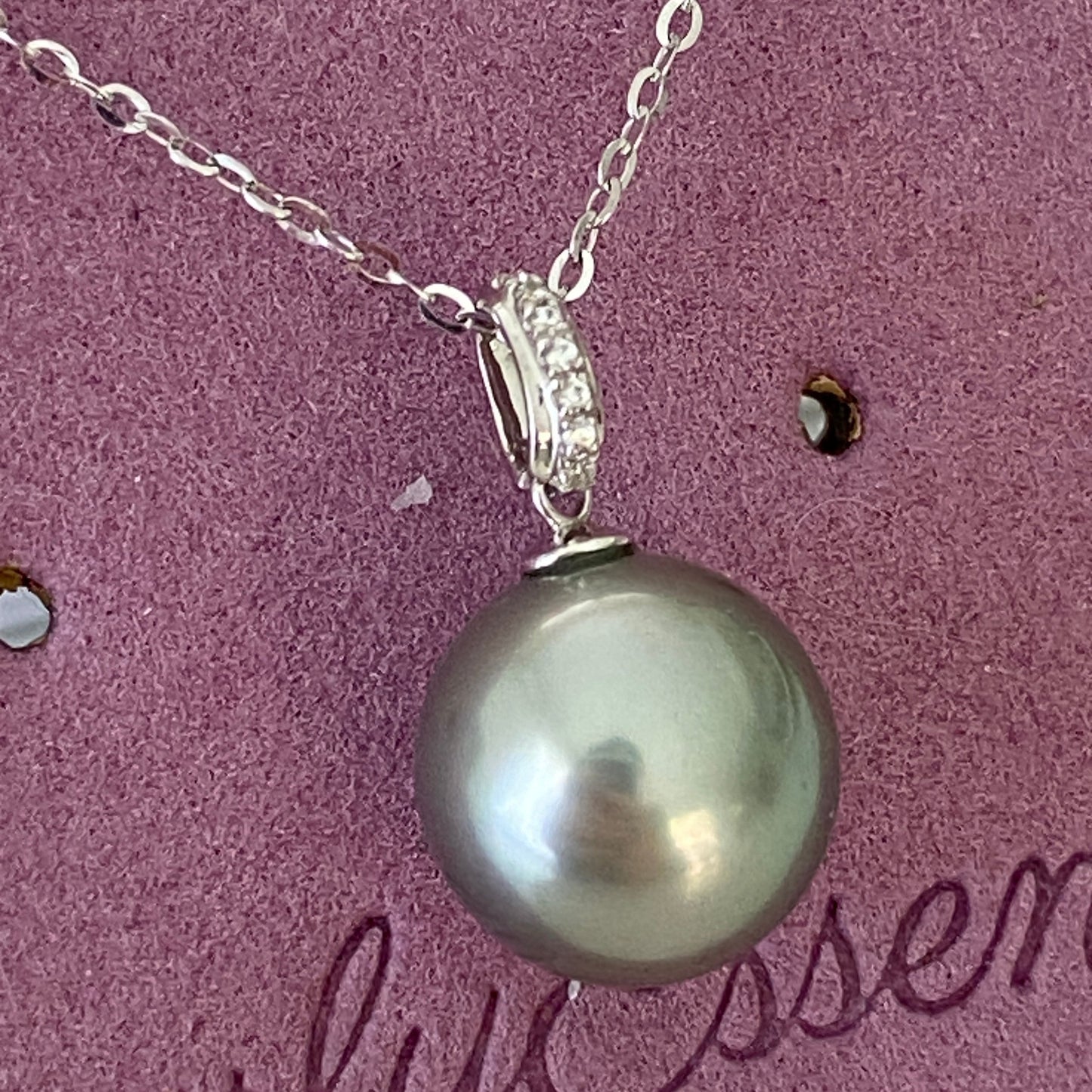 18K Gold Light Green Tahitian Pearl Necklace TN18KD1100