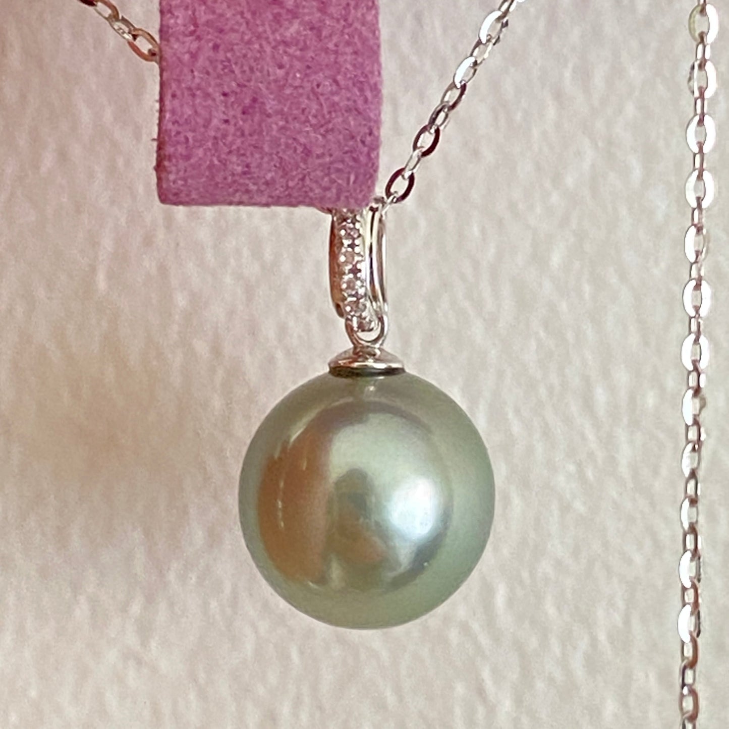 18K Gold Light Green Tahitian Pearl Necklace TN18KD1100