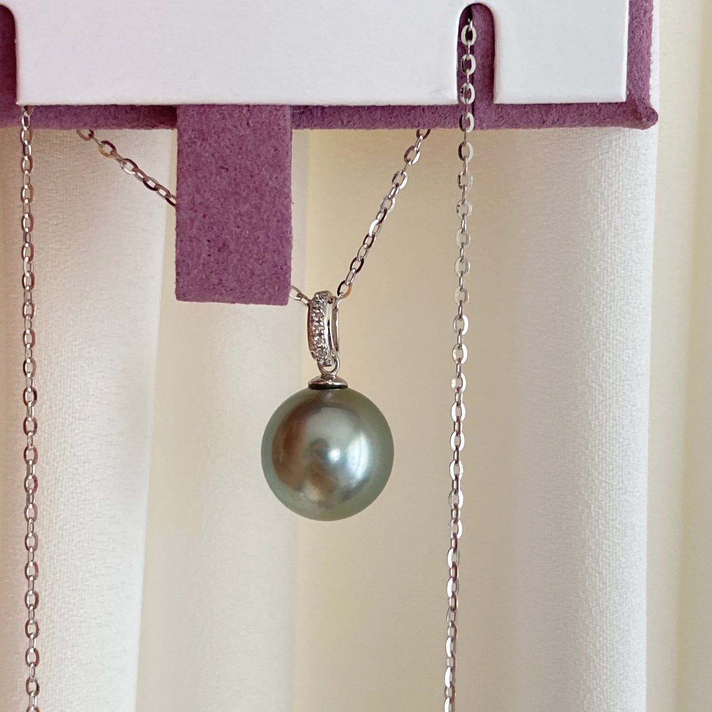 18K Gold Light Green Tahitian Pearl Necklace TN18KD1100
