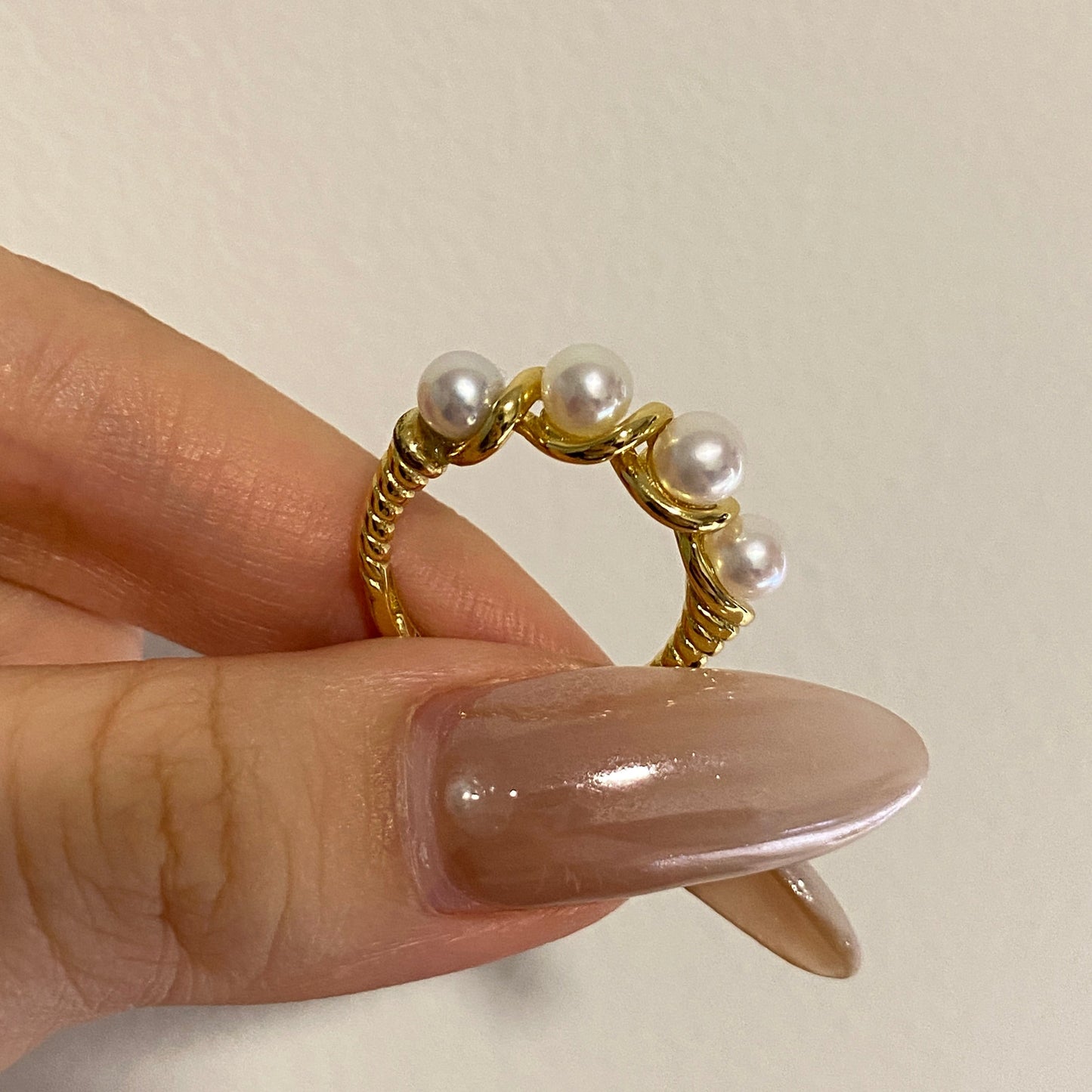 Multi-Pearl Twisted Band Ring FRSG0455