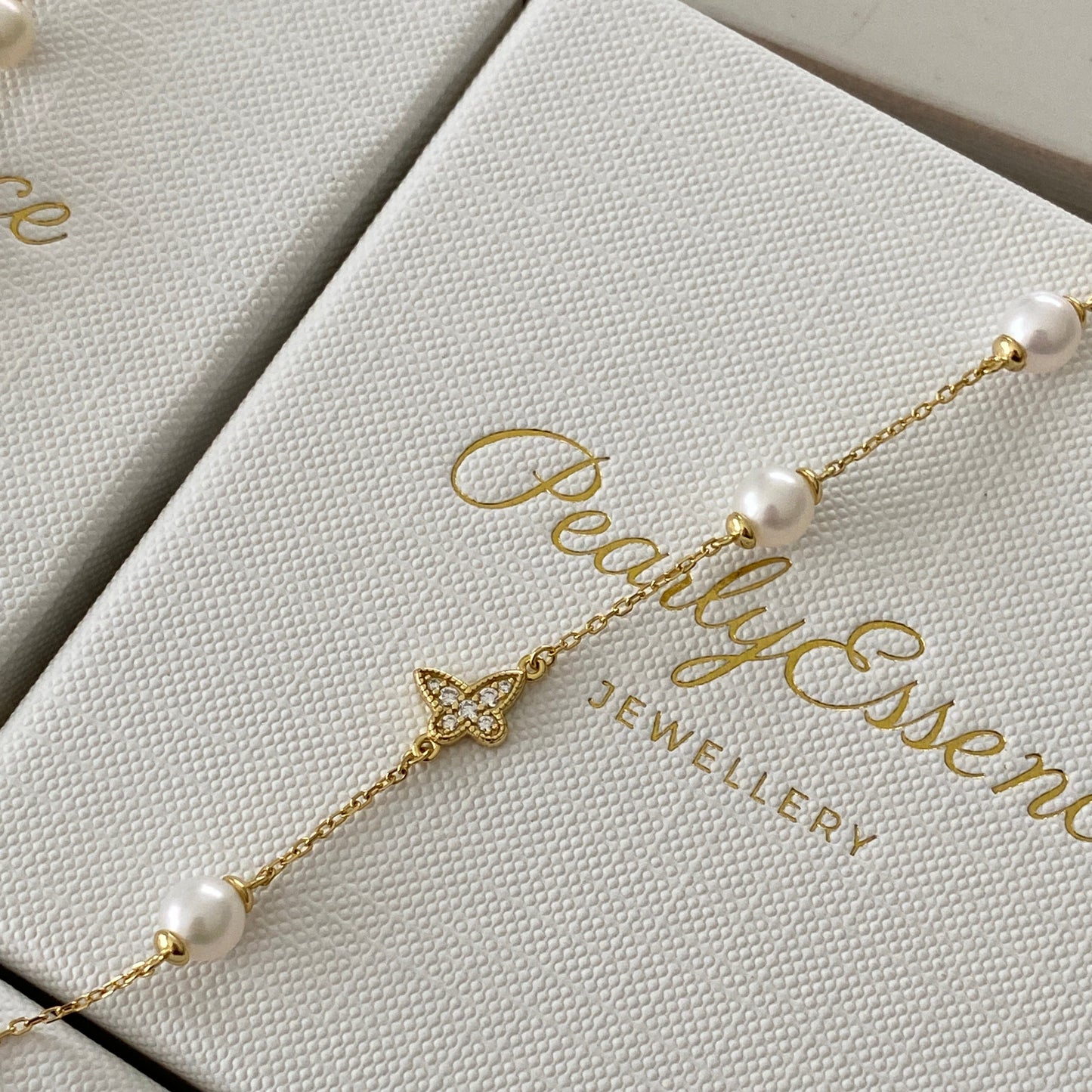 (Pre-order) Little Butterfly Freshwater Pearl Bracelets - Gold/Silver FBSG0600