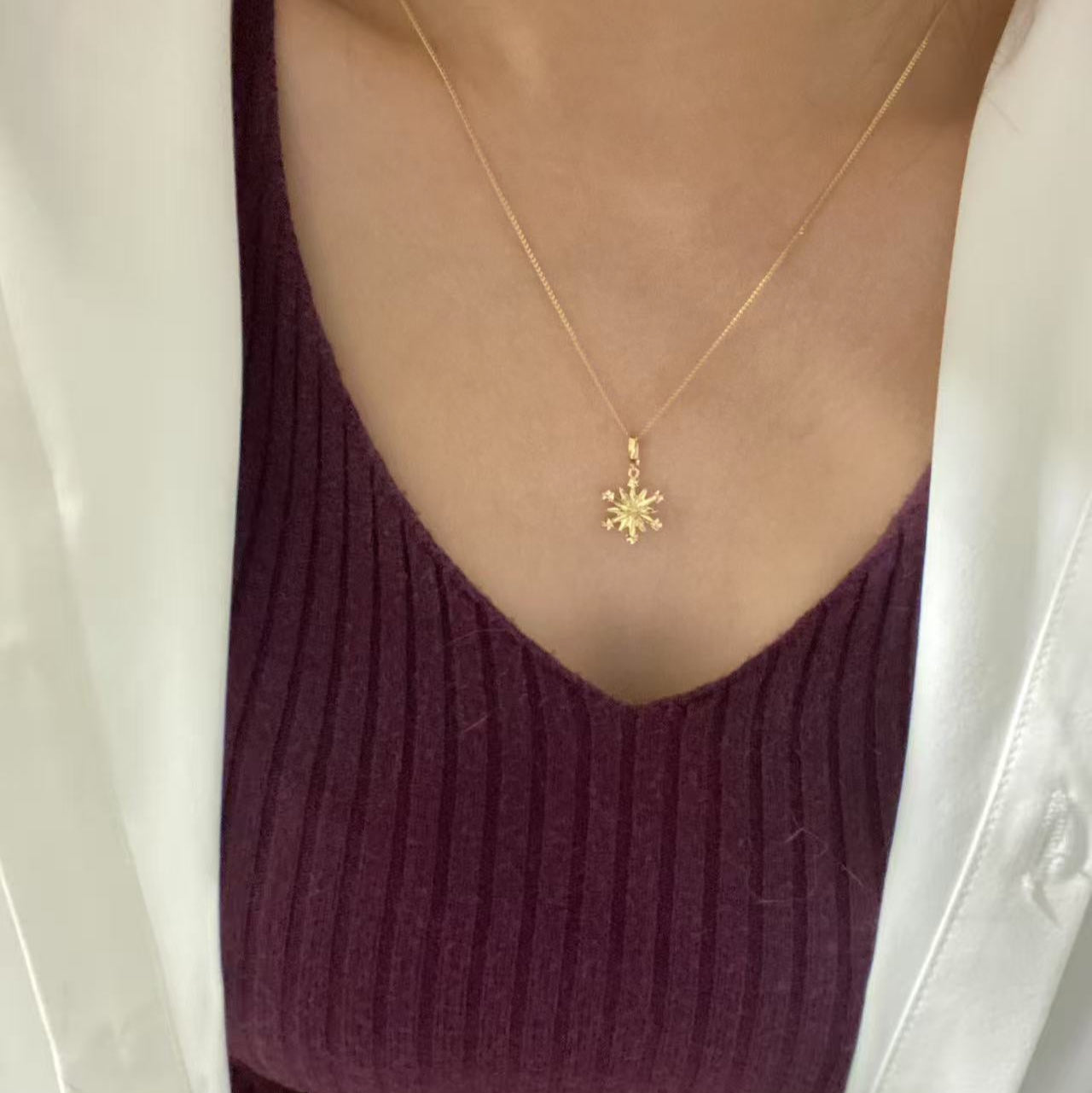 18K Yellow Gold Dazzling Snowflake Necklace