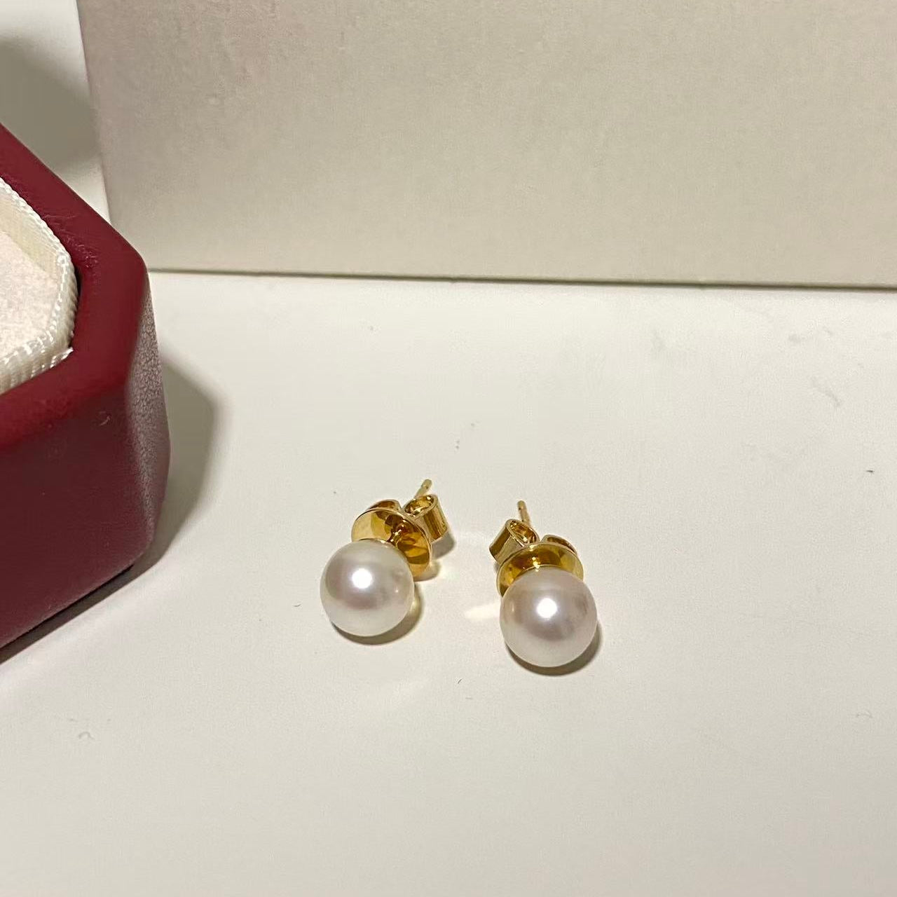 9K Yellow Gold Small Australian White Pearl Stud Earrings SE9KYG7000
