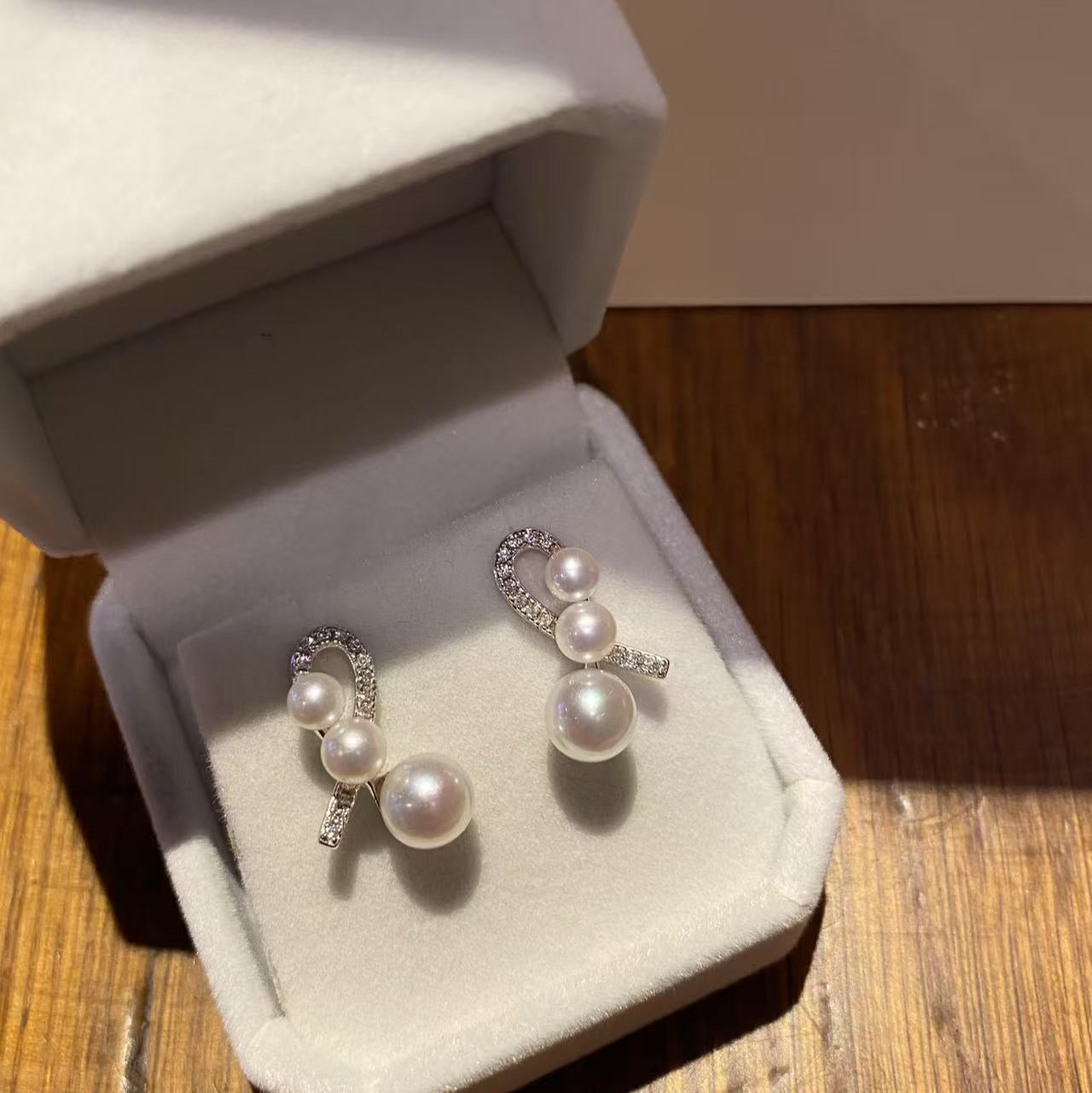 (Pre-order) Triple Aurora Freshwater Pearl Stud Earrings FES4700